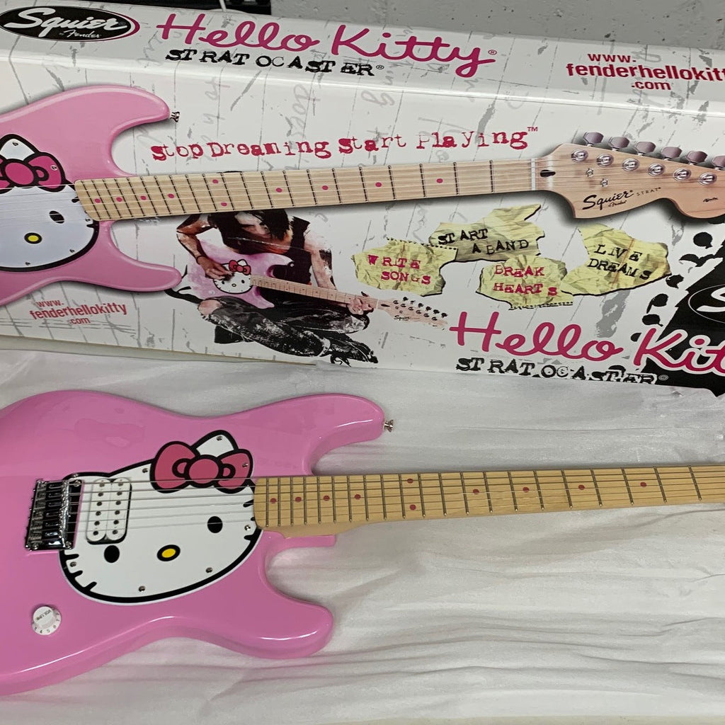 Fender Squier Hello Kitty Stratocaster w/matching gig bag strap original box Pink 2005 Rare Like