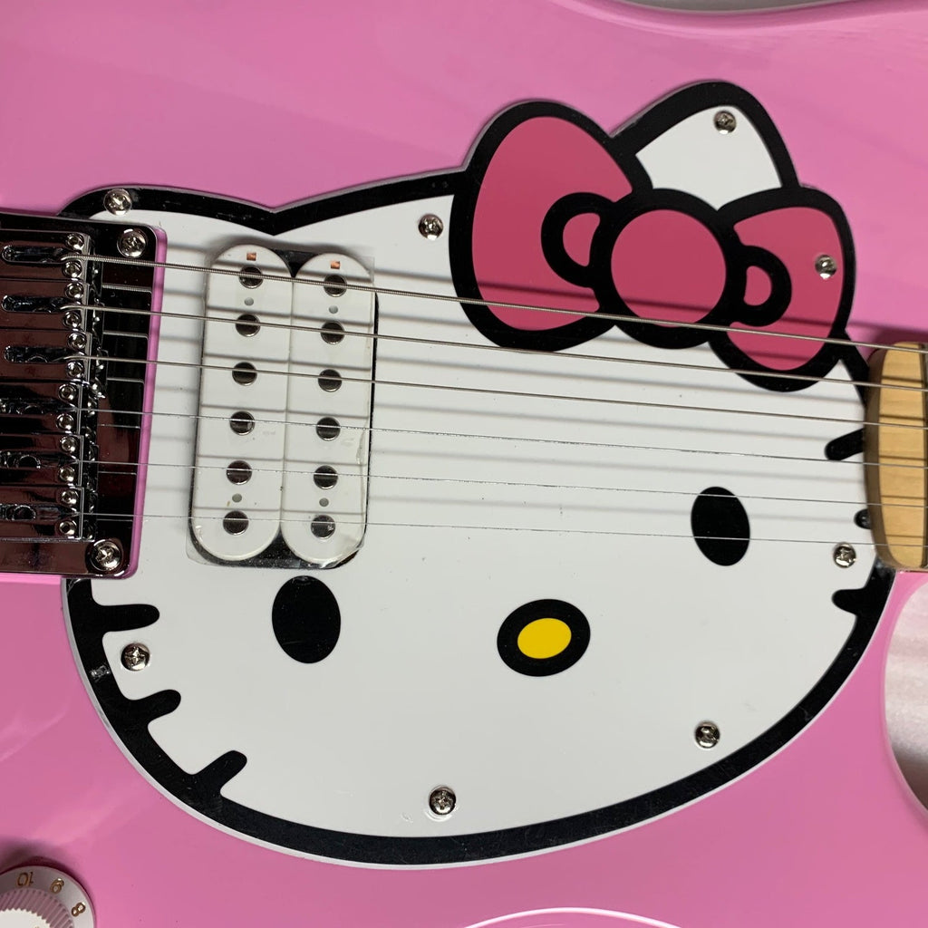Fender Squier Hello Kitty Stratocaster w/matching gig bag strap original box Pink 2005 Rare Like