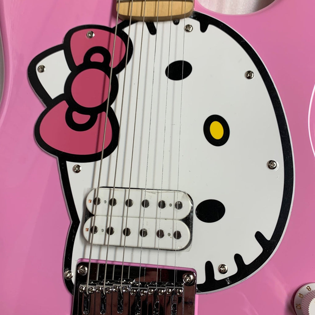 Fender Squier Hello Kitty Stratocaster w/matching gig bag strap original box Pink 2005 Rare Like