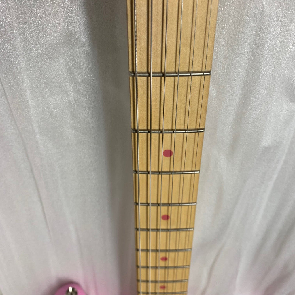 Fender Squier Hello Kitty Stratocaster w/matching gig bag strap original box Pink 2005 Rare Like