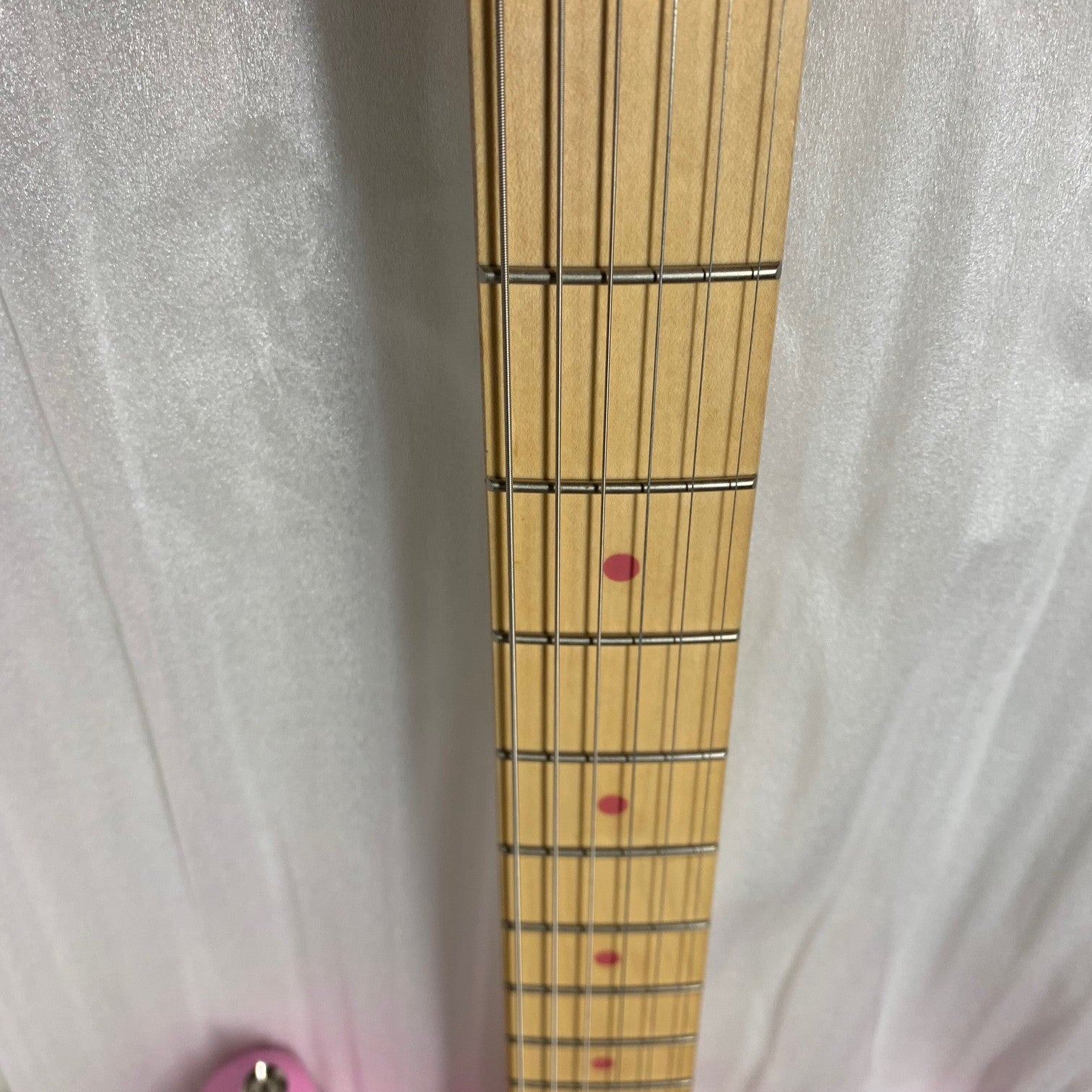 Fender Squier Hello Kitty Stratocaster w/matching gig bag strap original box Pink 2005 Rare Like