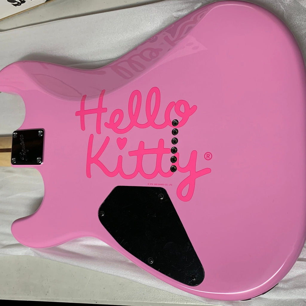 Fender Squier Hello Kitty Stratocaster w/matching gig bag strap original box Pink 2005 Rare Like