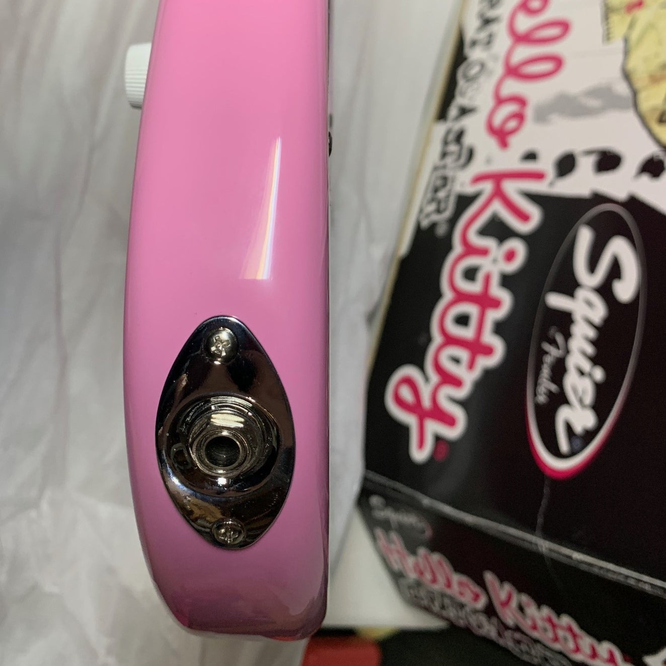 Fender Squier Hello Kitty Stratocaster w/matching gig bag strap original box Pink 2005 Rare Like