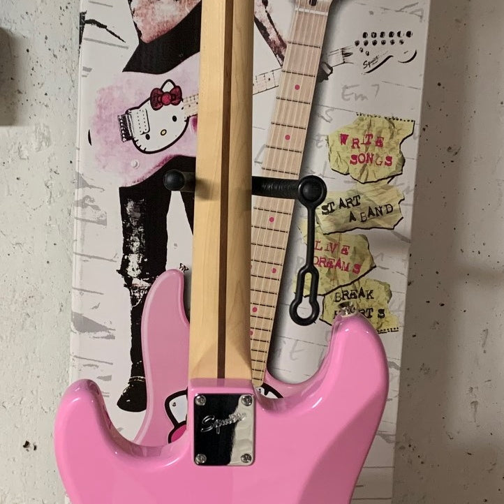 Fender Squier Hello Kitty Stratocaster w/matching gig bag strap original box Pink 2005 Rare Like