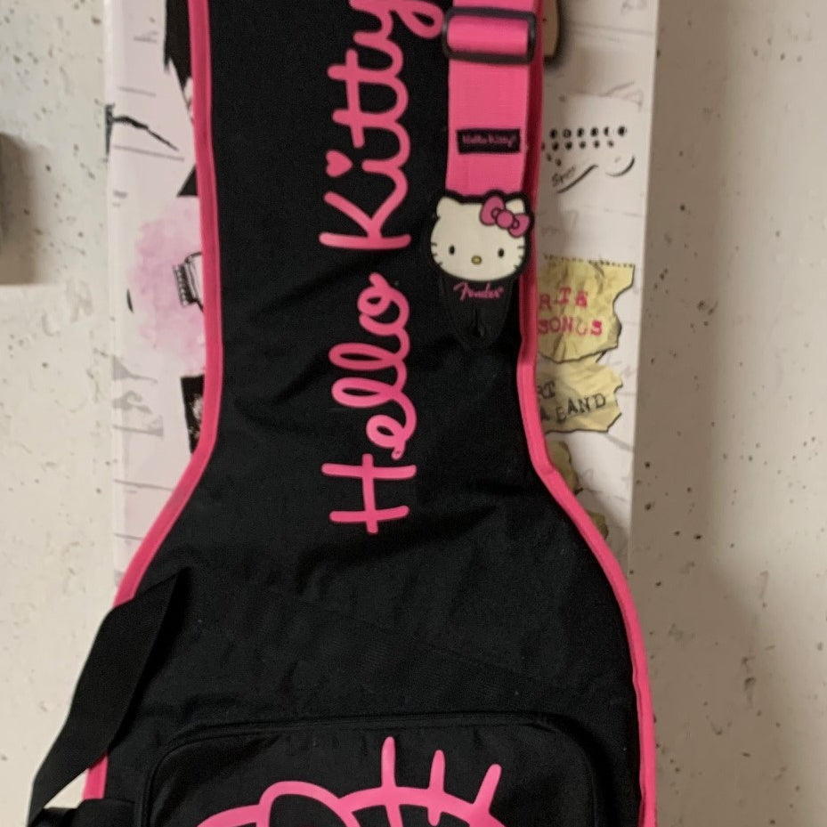 Fender Squier Hello Kitty Stratocaster w/matching gig bag strap original box Pink 2005 Rare Like