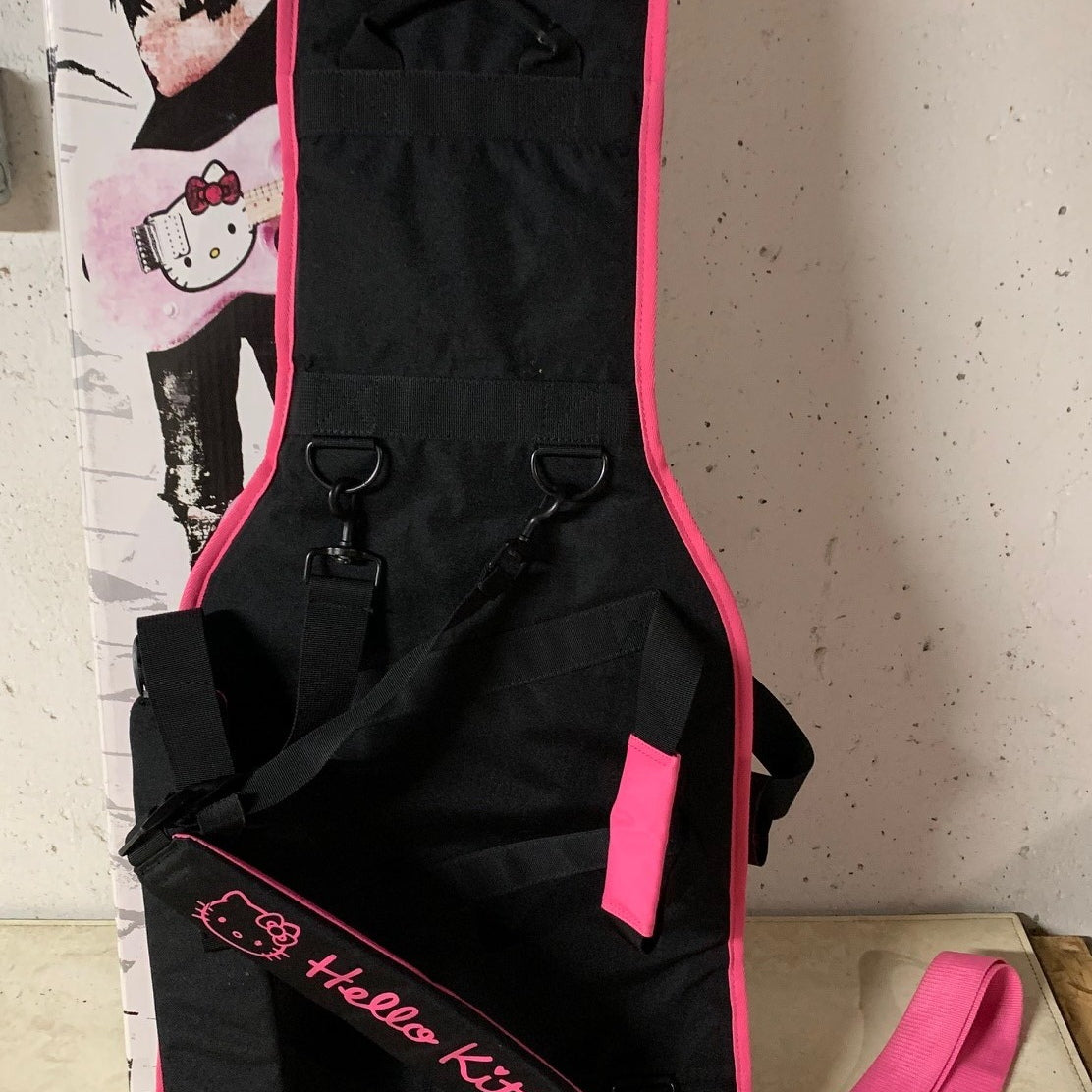 Fender Squier Hello Kitty Stratocaster w/matching gig bag strap original box Pink 2005 Rare Like