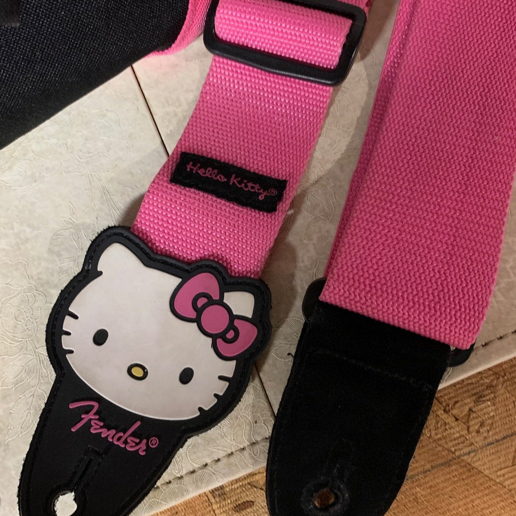 Fender Squier Hello Kitty Stratocaster w/matching gig bag strap original box Pink 2005 Rare Like