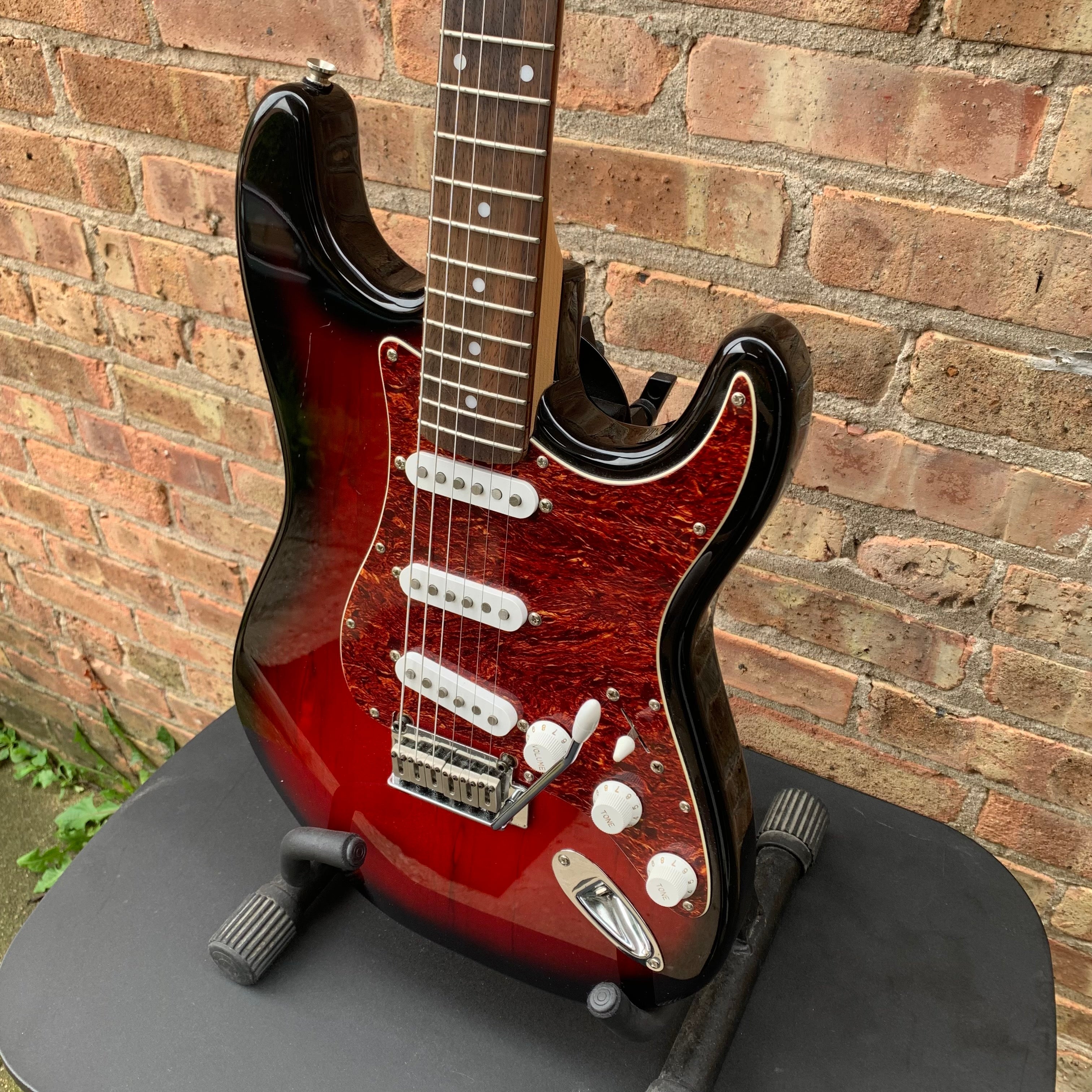 Fender Squier Standard Stratocaster Indonesia Redburst 2006