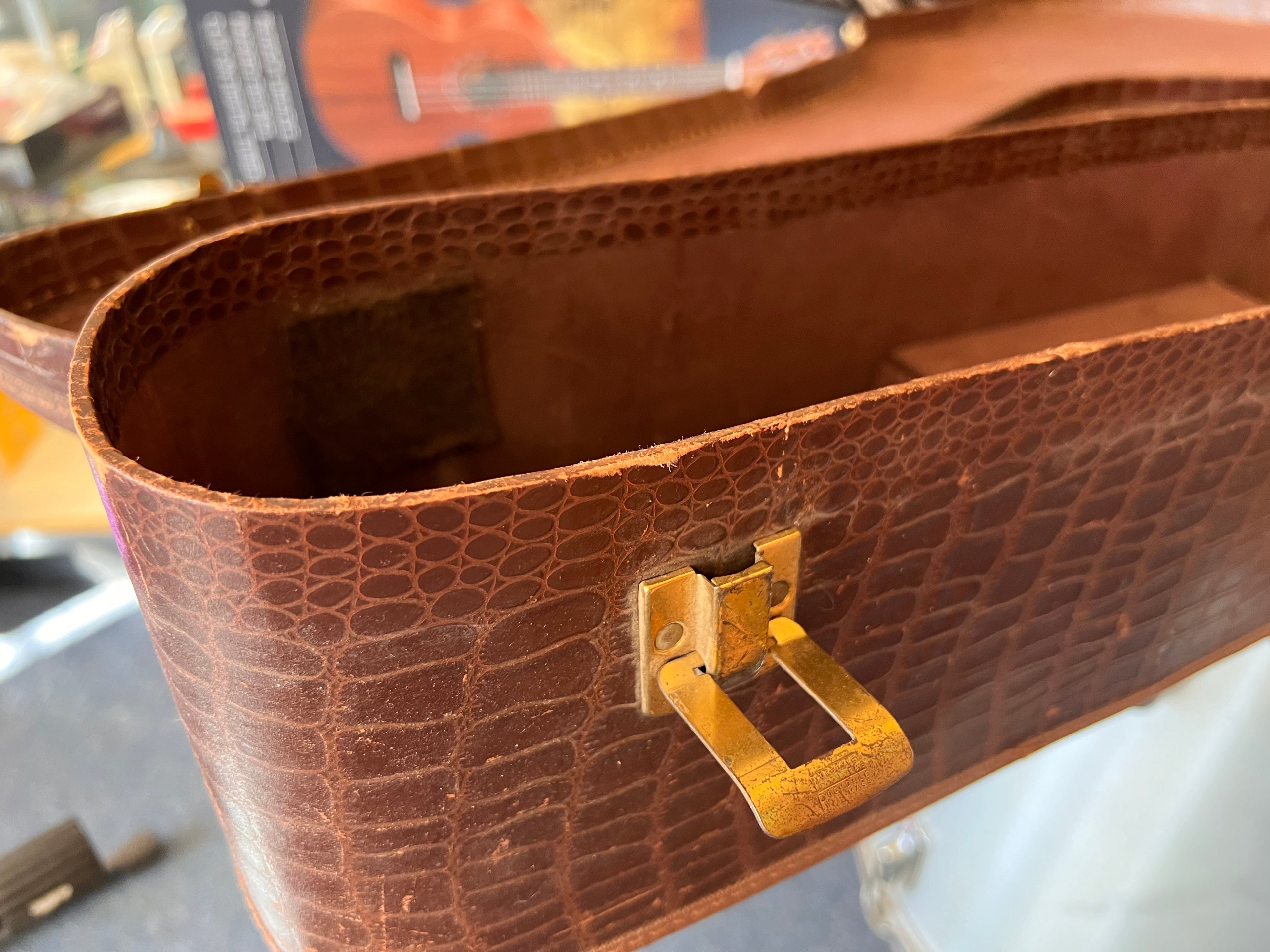 Gibson Alligator Chipboard case from LG-O Guitar - Vintage 1964
