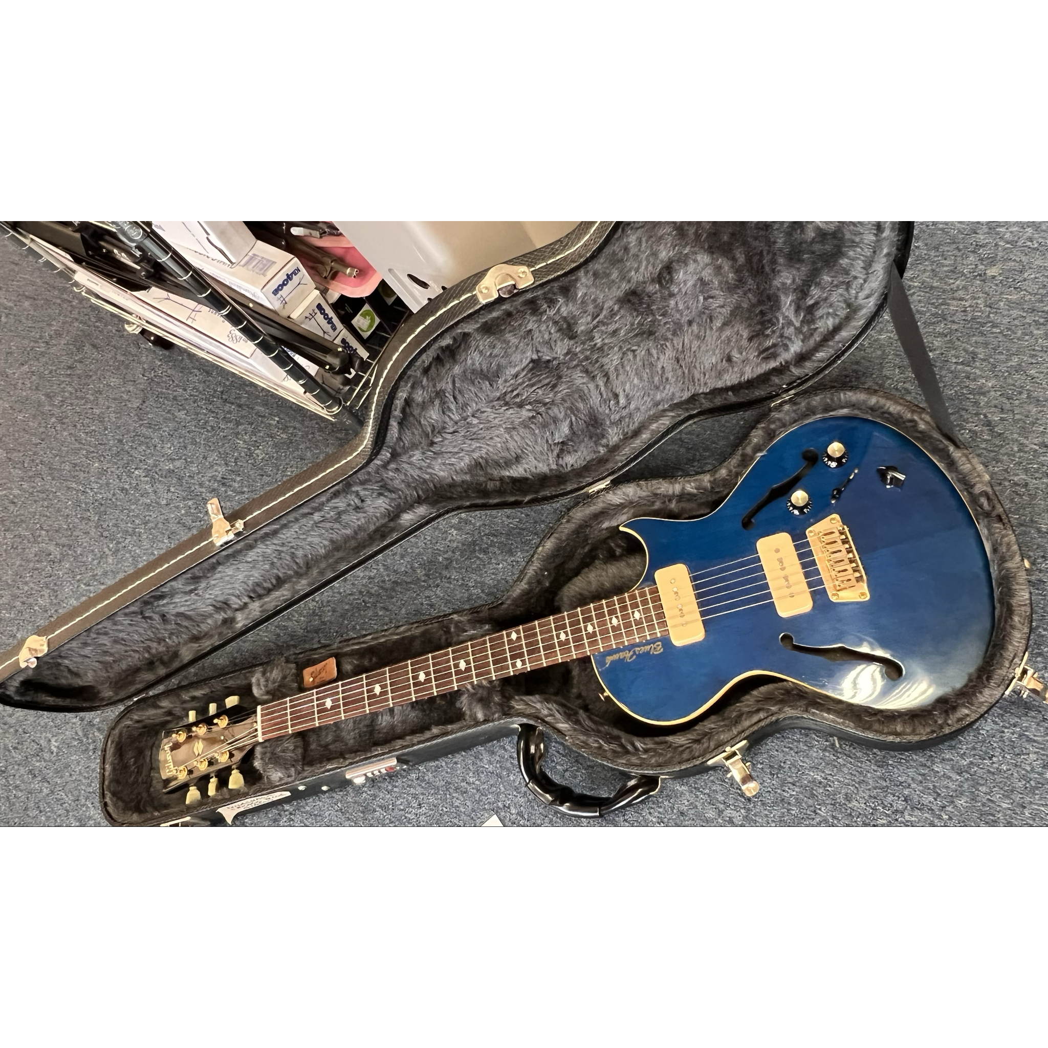 Gibson Blueshawk Electric Guitar Blue 2001 Very Good w/HSC