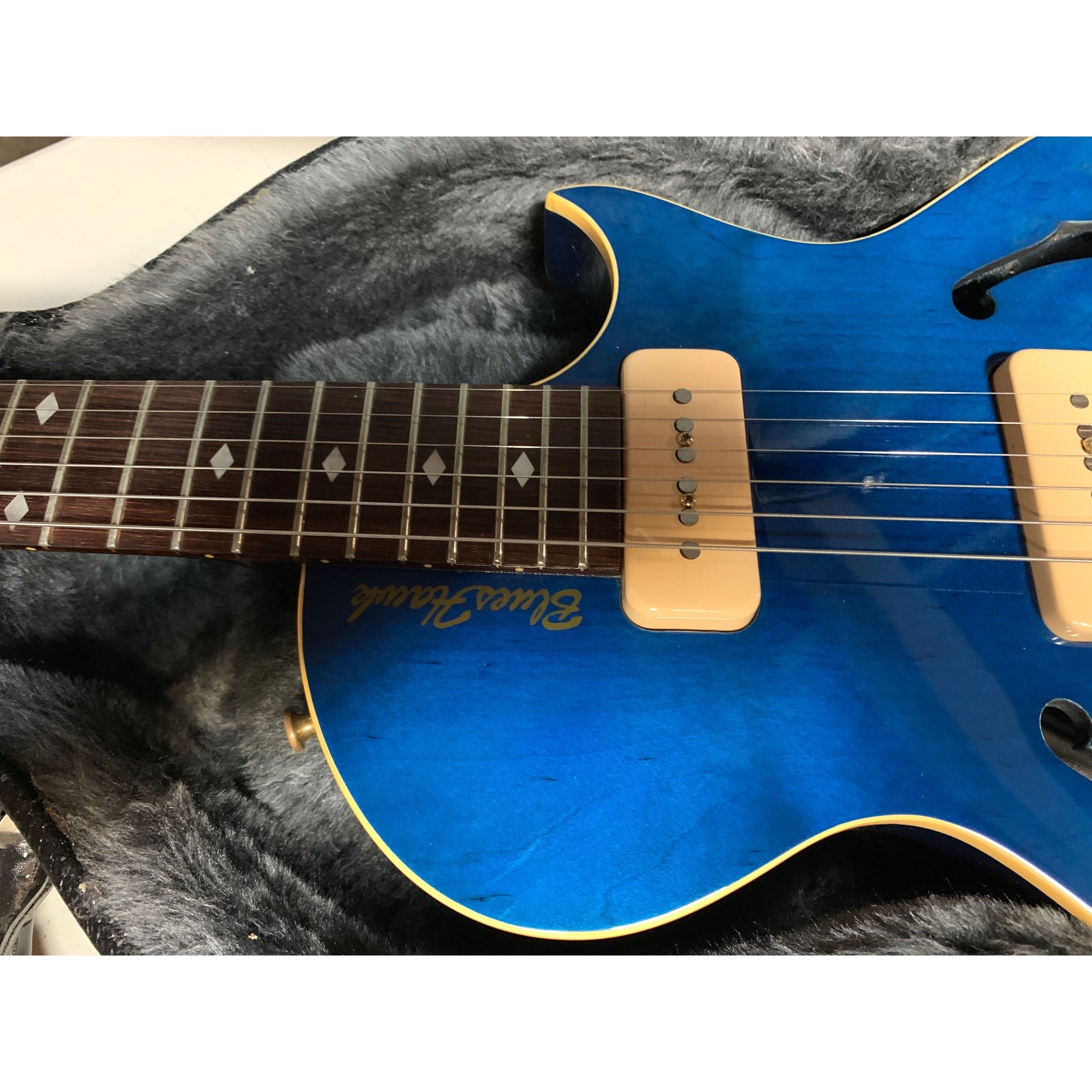 Gibson Blueshawk Electric Guitar Blue 2001 Very Good w/HSC
