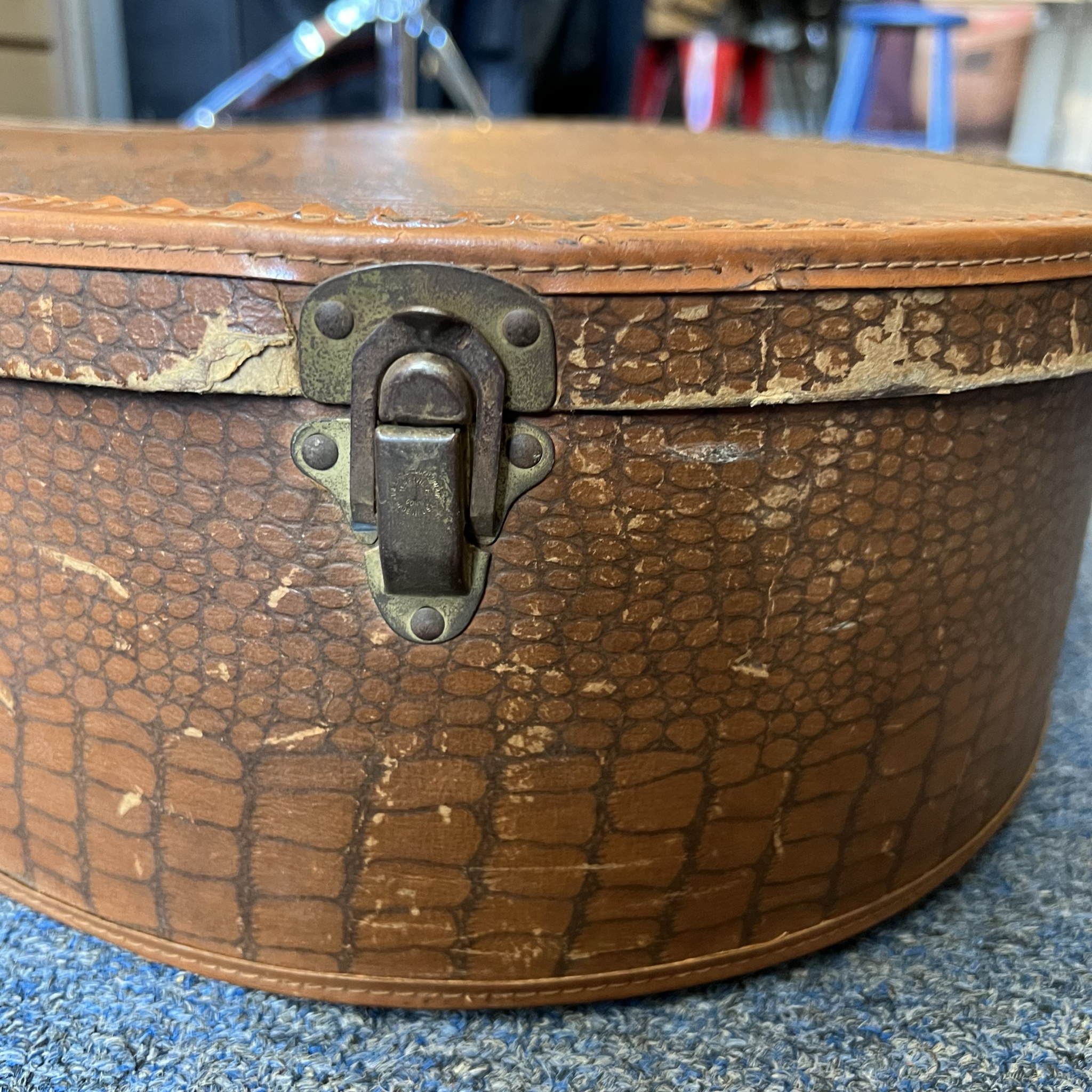 Gibson Chipboard Guitar Case Vintage Faux Alligator