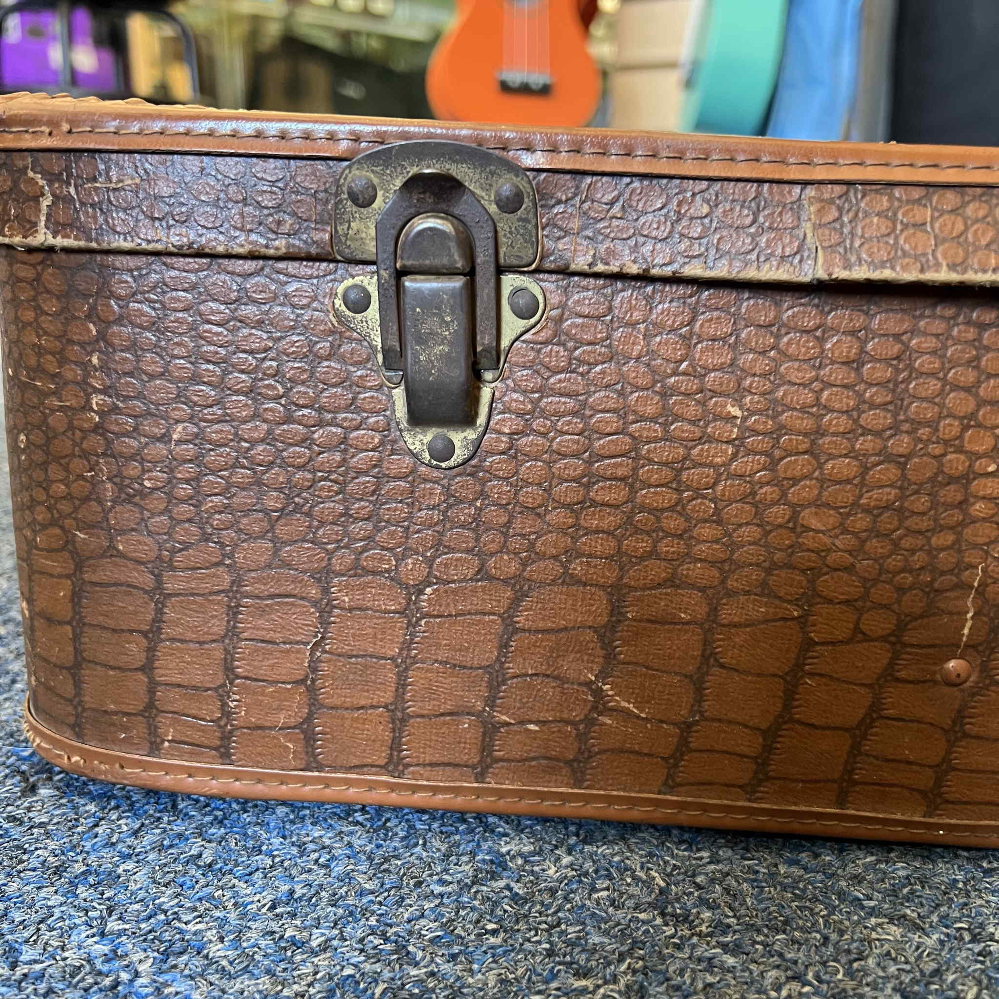 Gibson Chipboard Guitar Case Vintage Faux Alligator