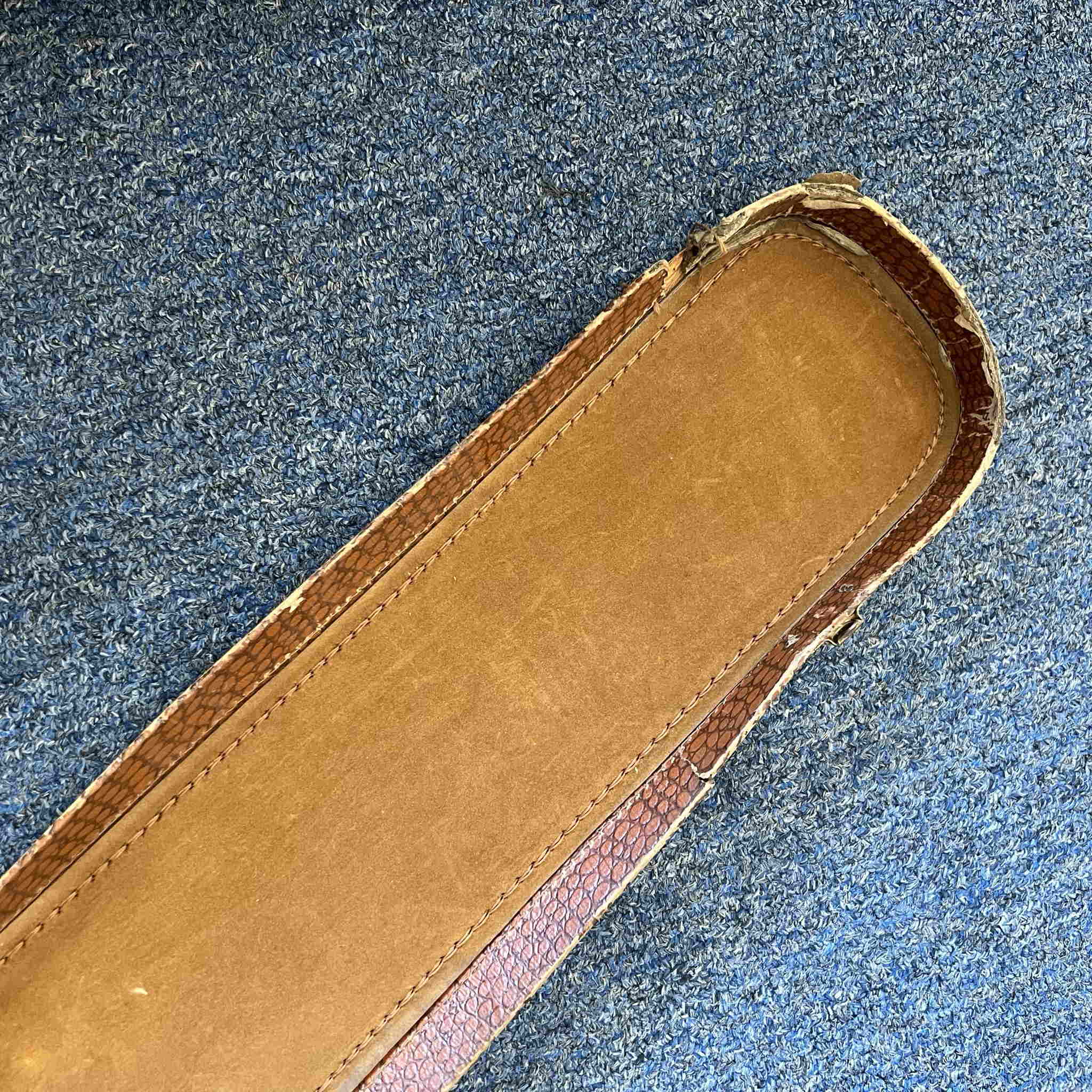 Gibson Chipboard Guitar Case Vintage Faux Alligator