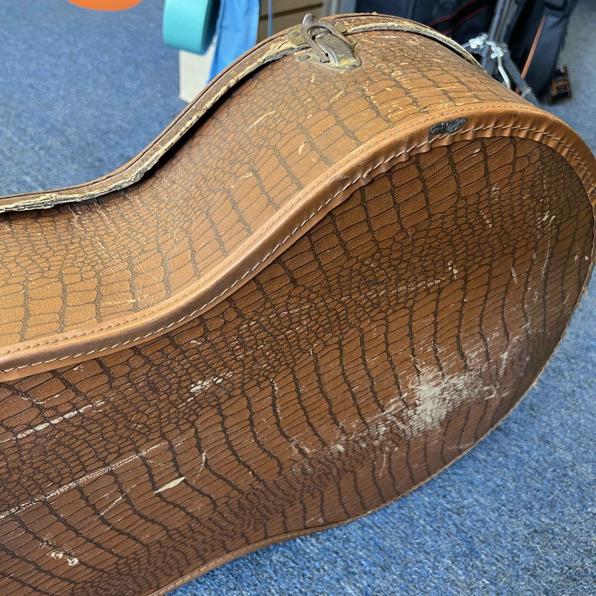 Gibson Chipboard Guitar Case Vintage Faux Alligator