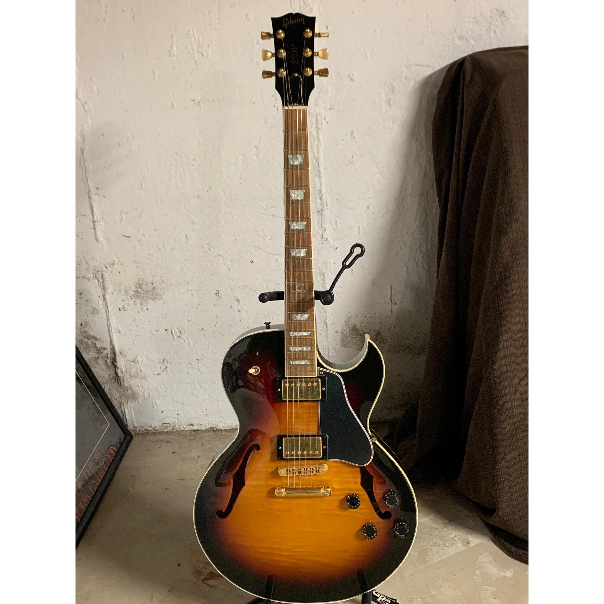 Gibson ES-137 Semi-Hollow Body Guitar Excellent w/HSC Tri-burst 2003
