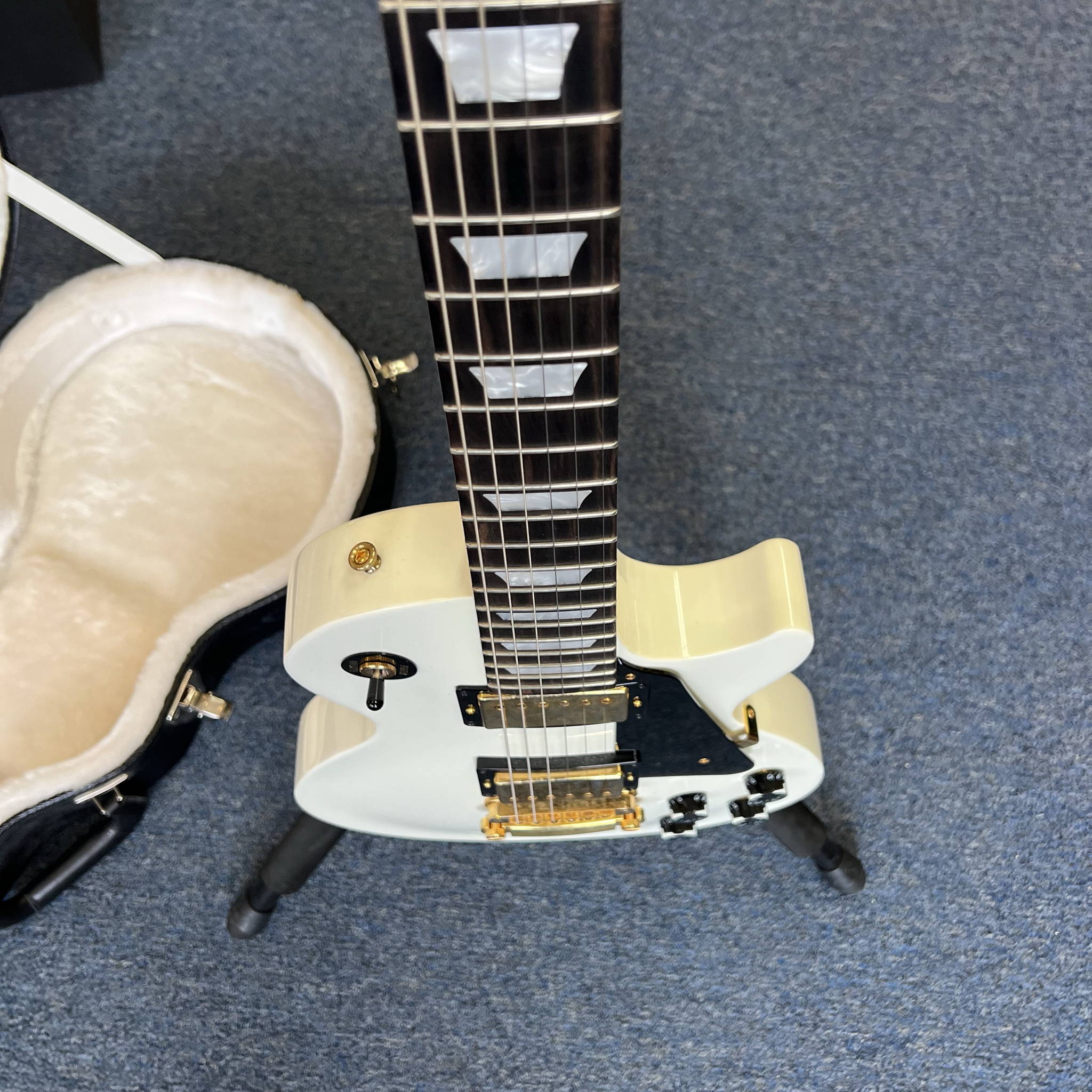 Gibson Studio Les Paul Electric Guitar 2011 Alpine White (used)