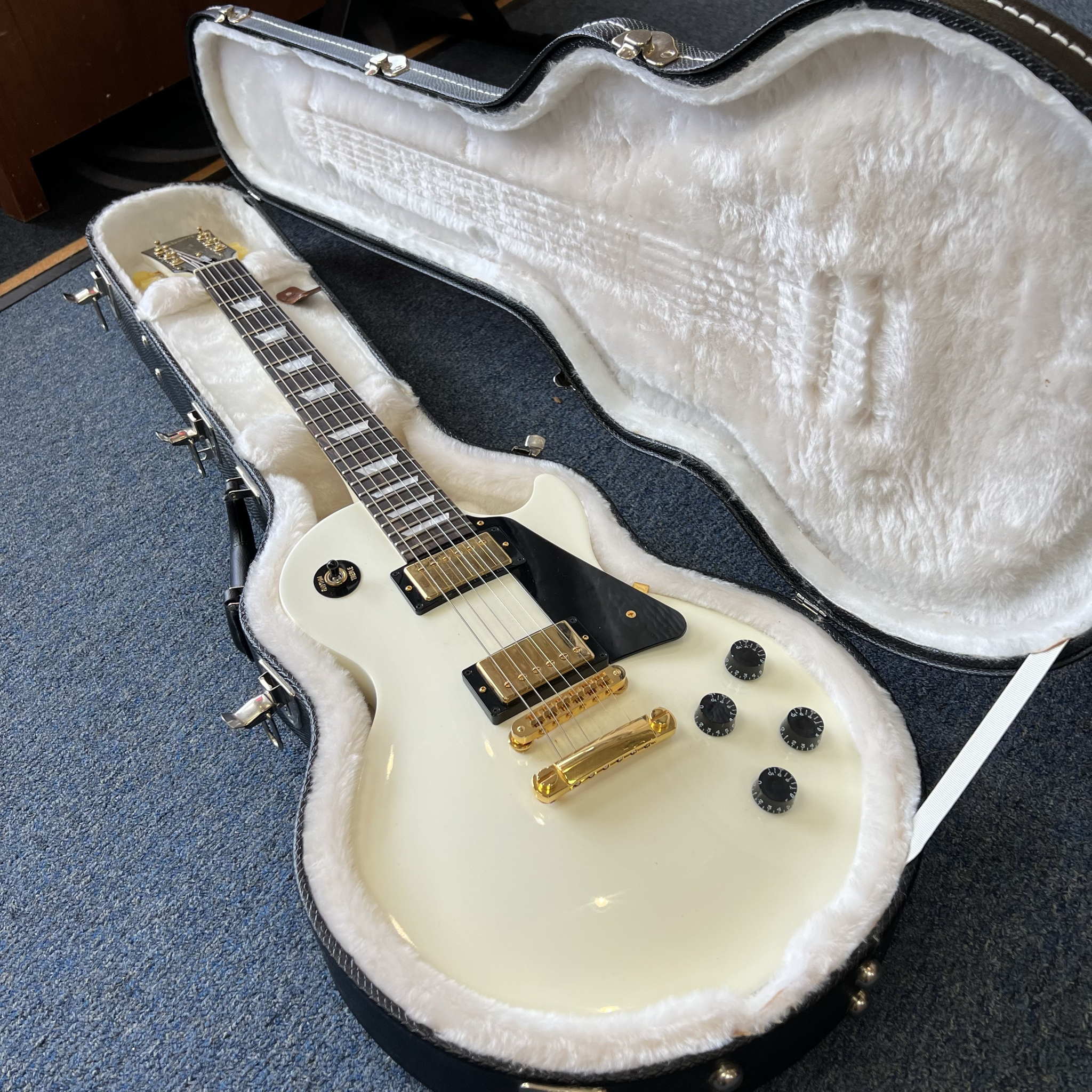 Gibson Studio Les Paul Electric Guitar 2011 Alpine White (used)