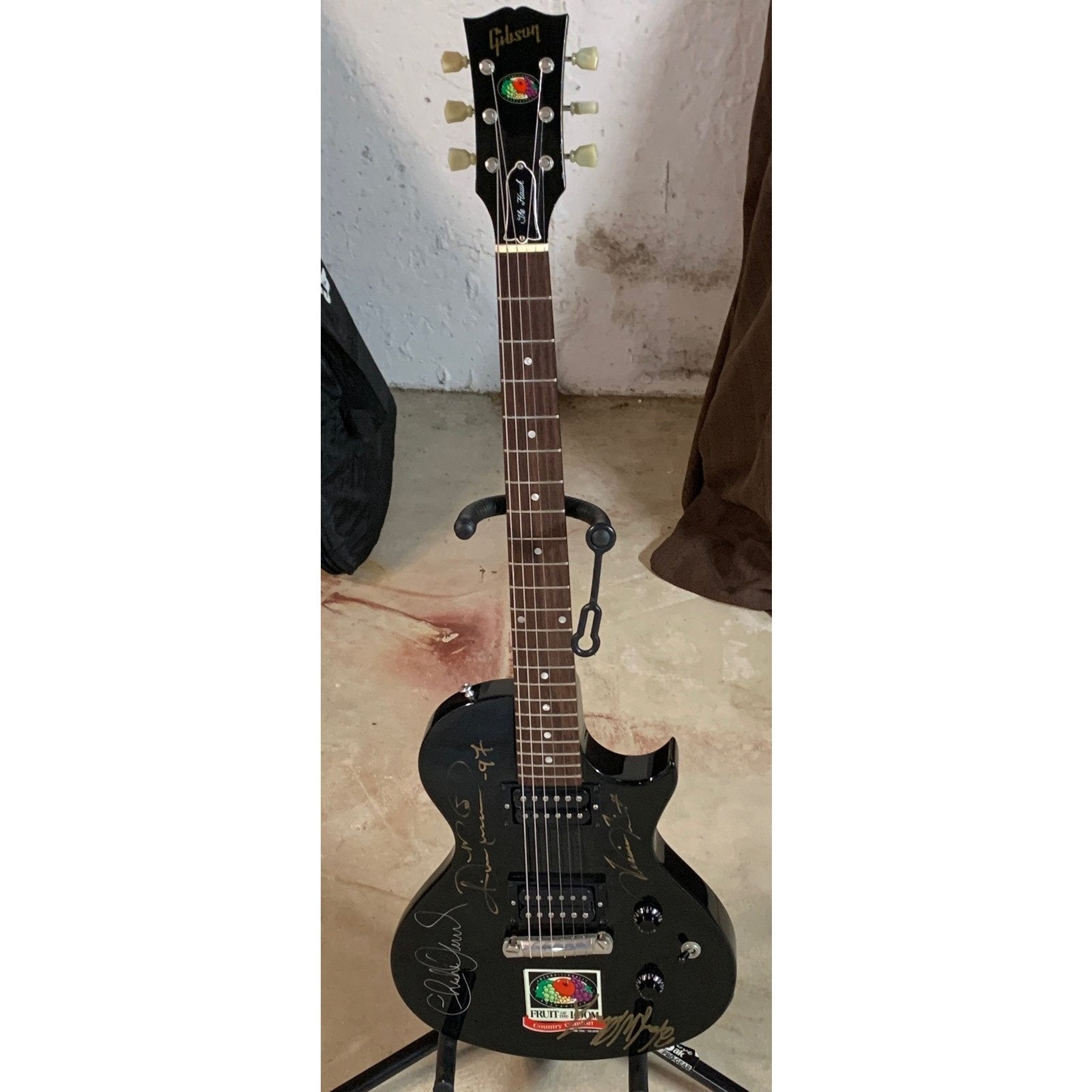 Gibson The Hawk Fruit of The Loom Promo Autographed 1996 Excellent (used)