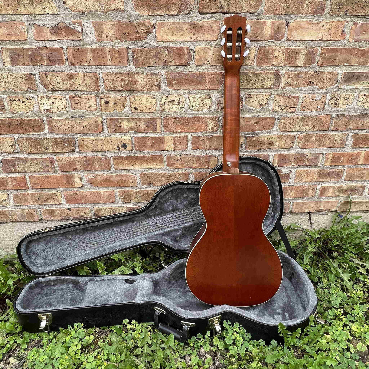 Godin La Patrie Motif Classical Guitar w/Hard Shell Case
