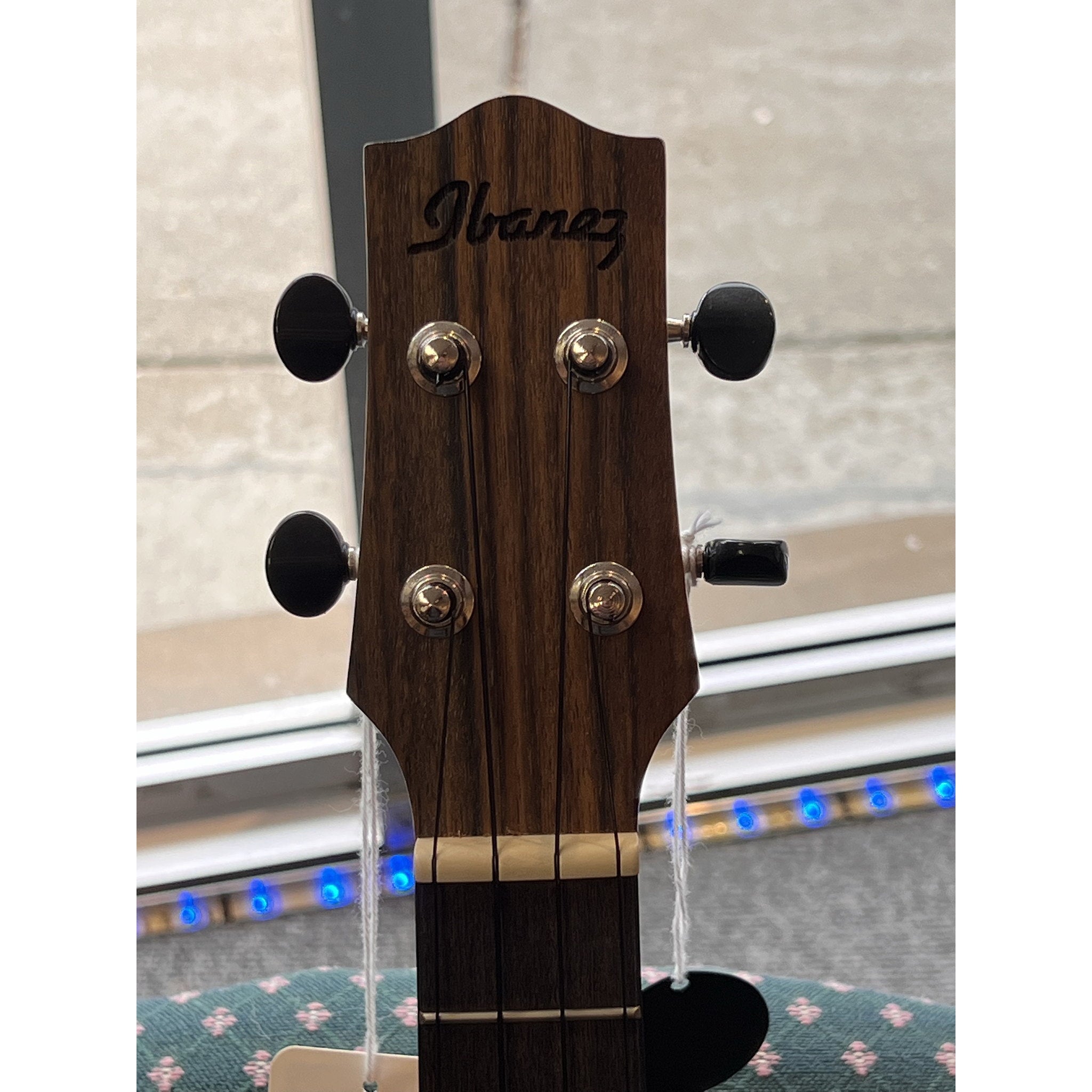 Ibanez UEWT14E Tenor Ukulele with Electronics and Cutaway - Natural