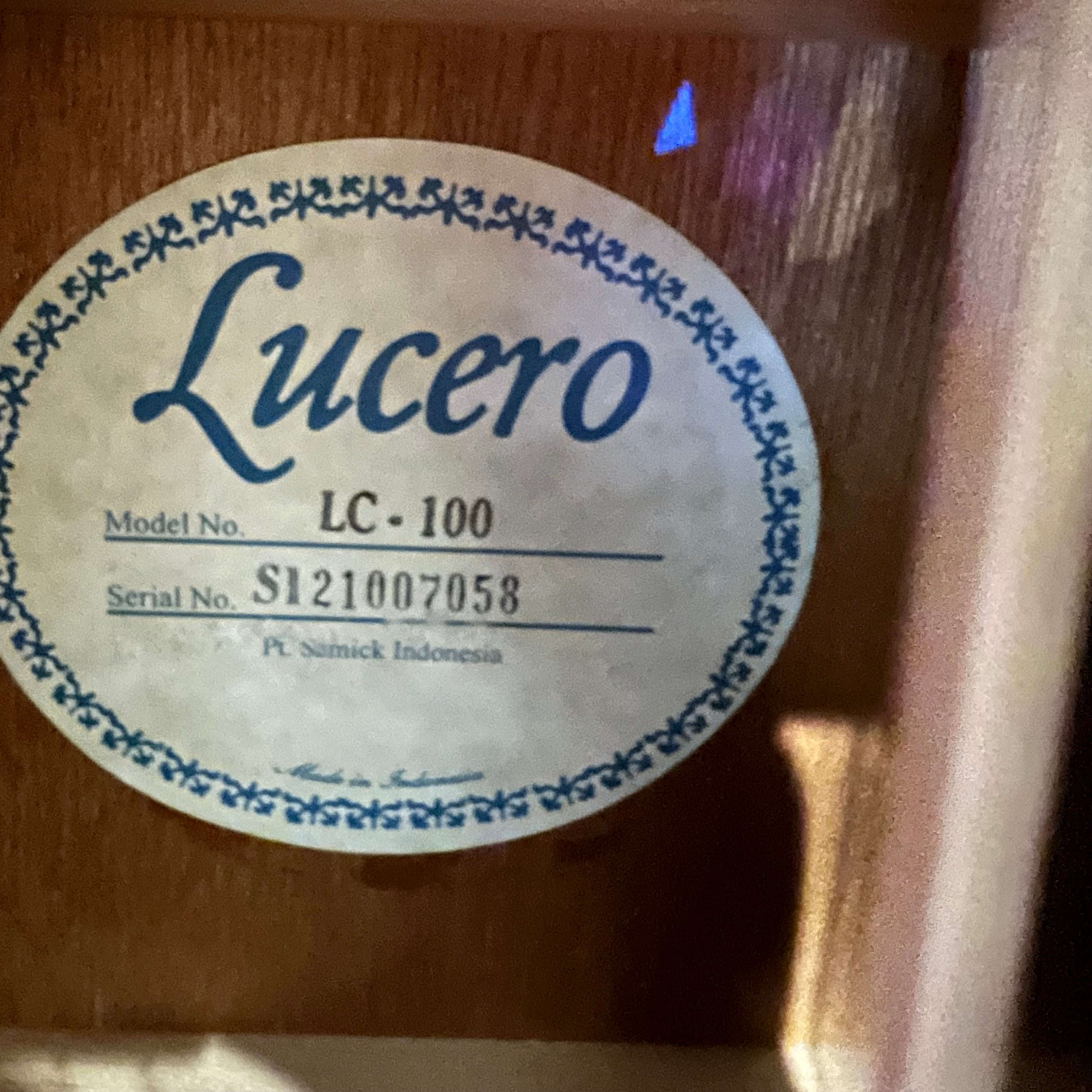 Lucero LC-100 Classical Guitar Excellent with Bag (used)