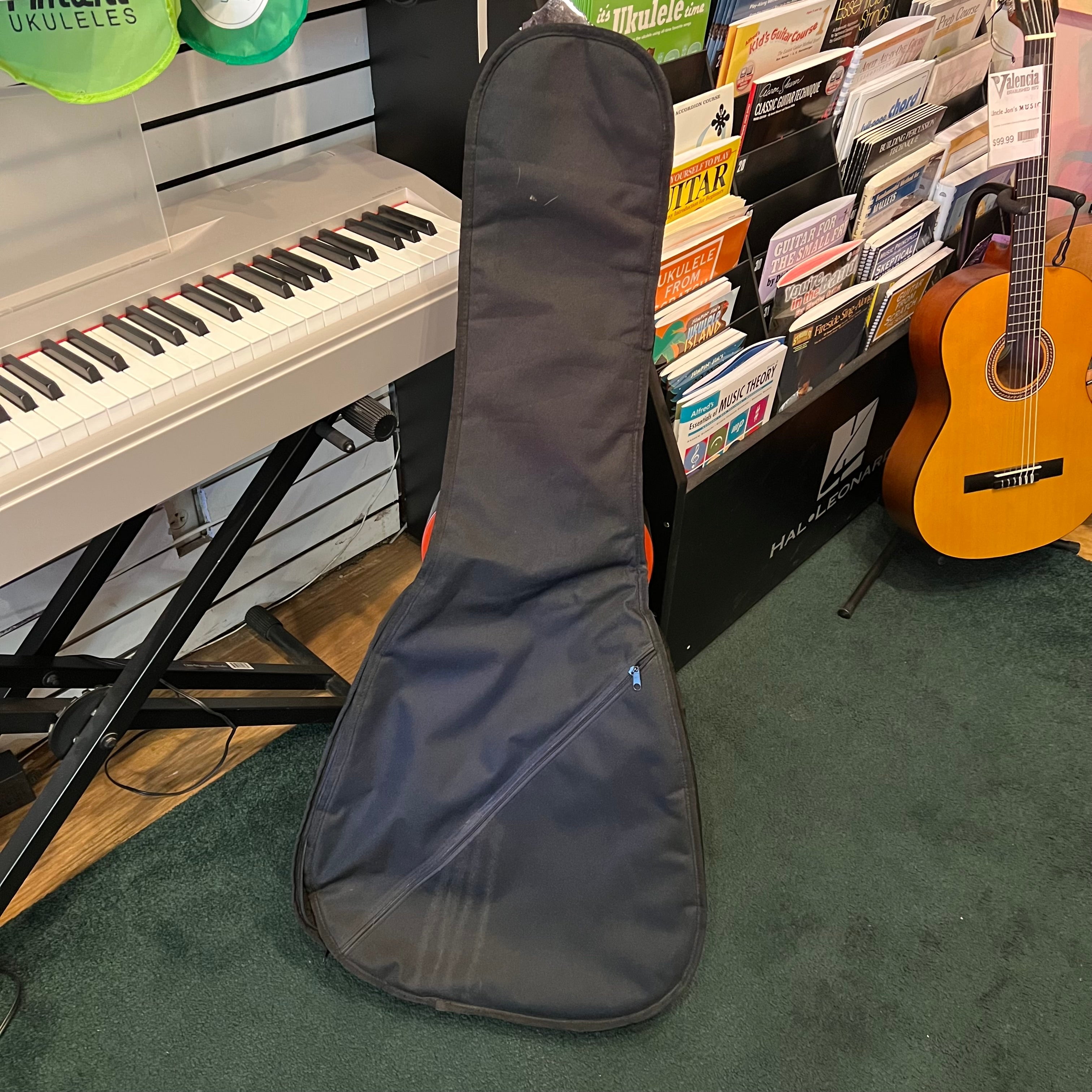 Lucero LC-100 Classical Guitar Excellent with Bag (used)