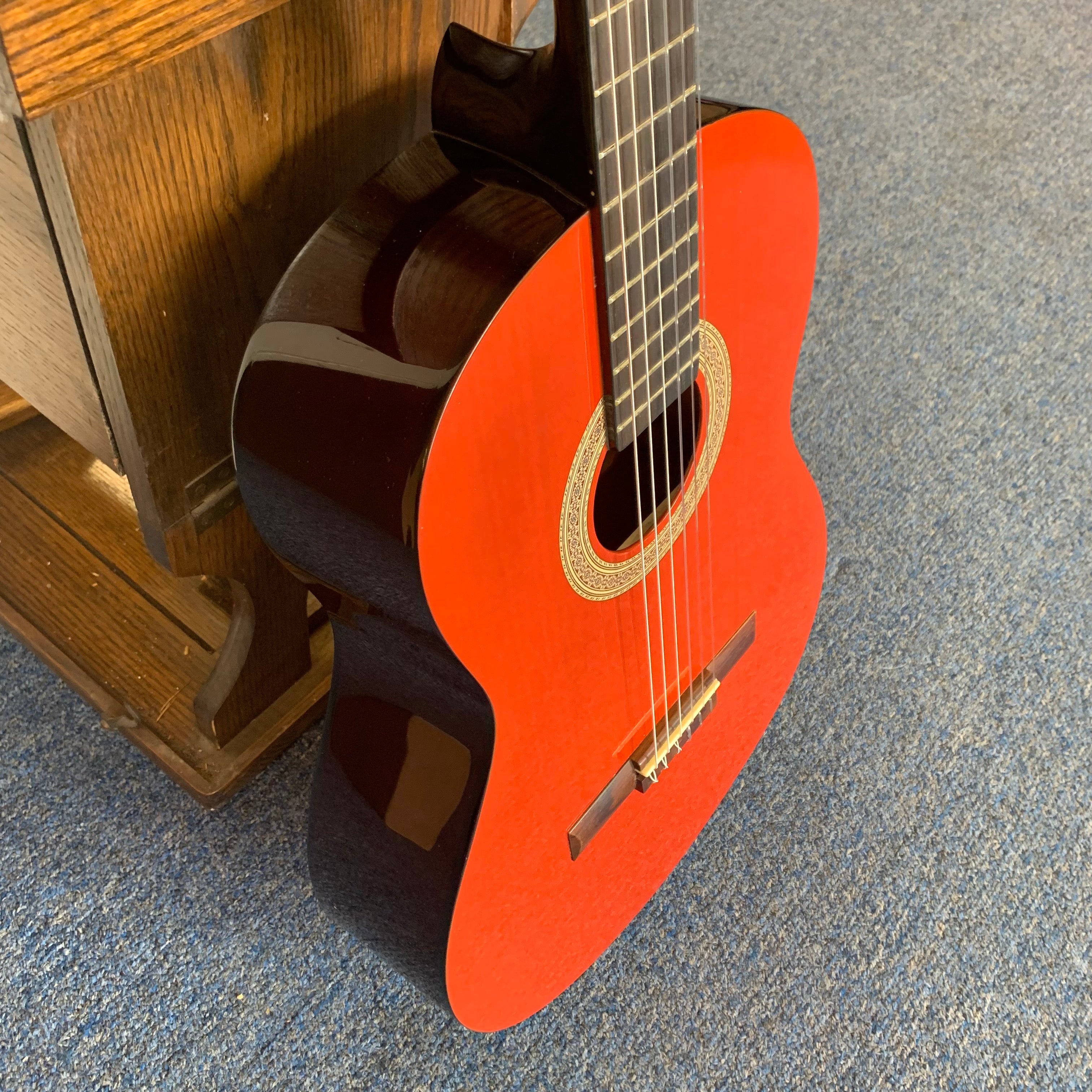 Lucero LC-100 Classical Guitar Excellent with Bag (used)