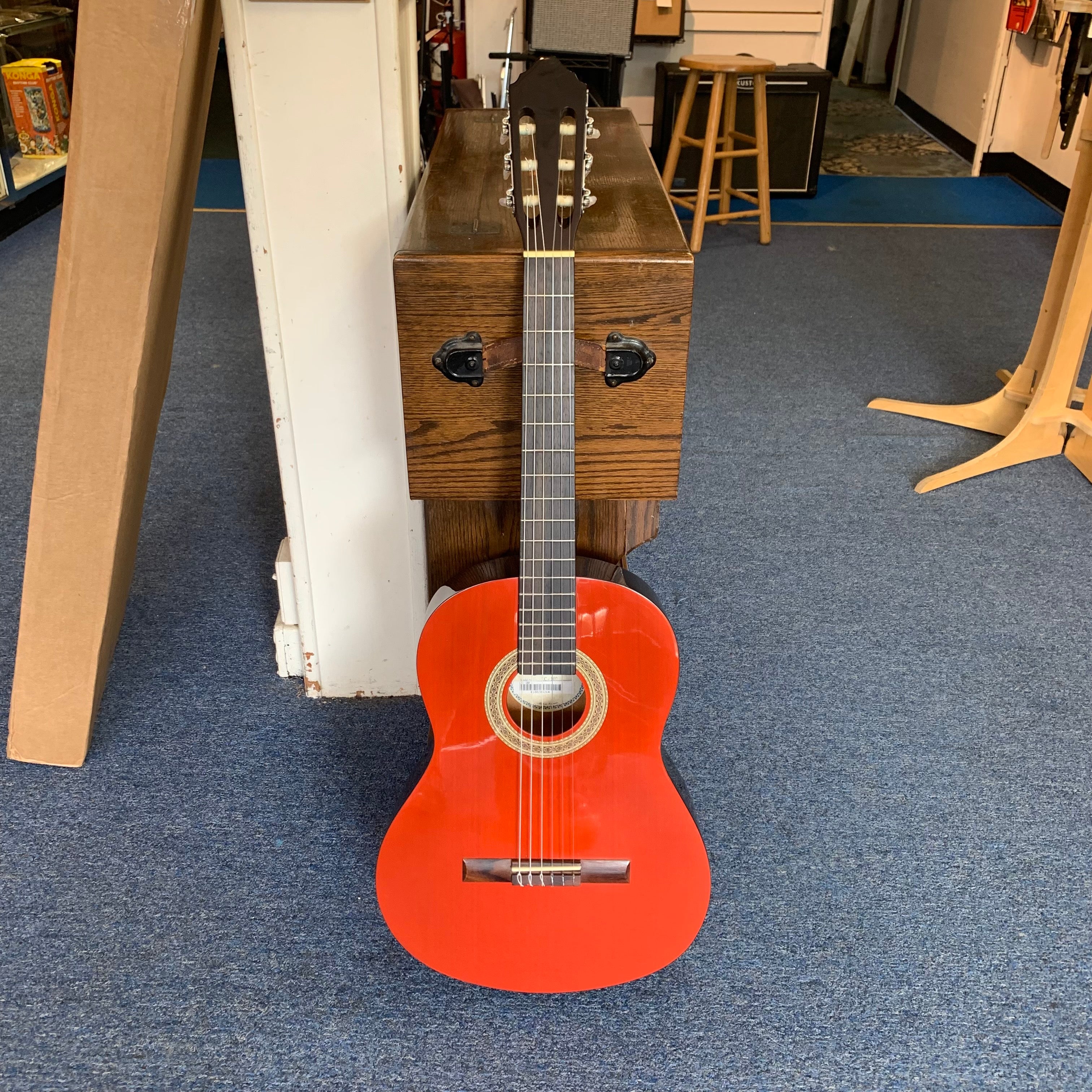 Lucero LC-100 Classical Guitar Excellent with Bag (used)