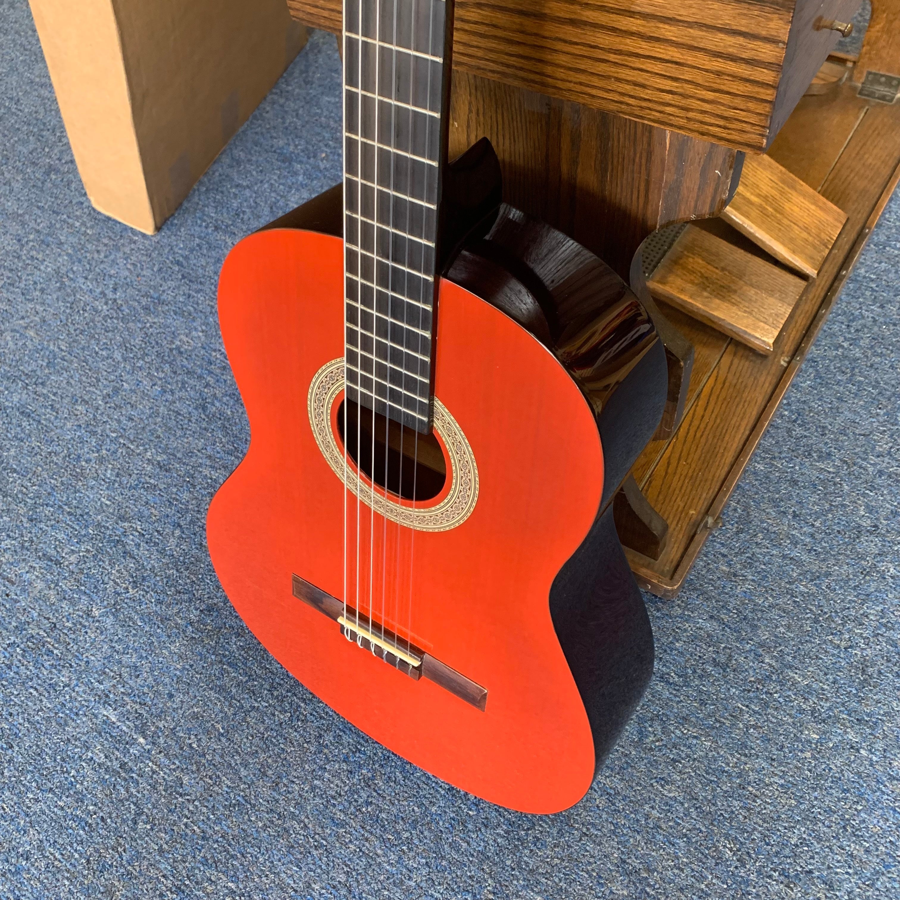 Lucero LC-100 Classical Guitar Excellent with Bag (used)