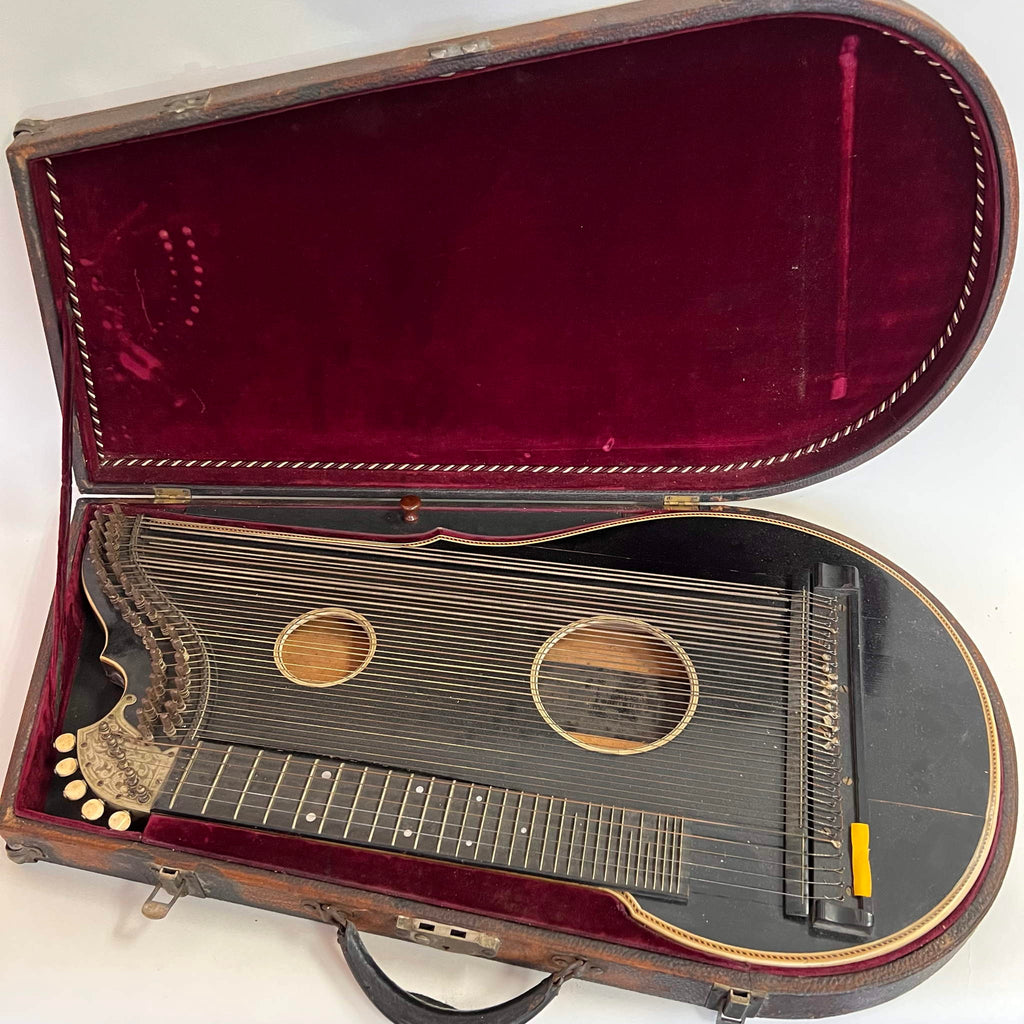 Luebeck Zither w/case Lake Geneva WIS. Vintage (used)