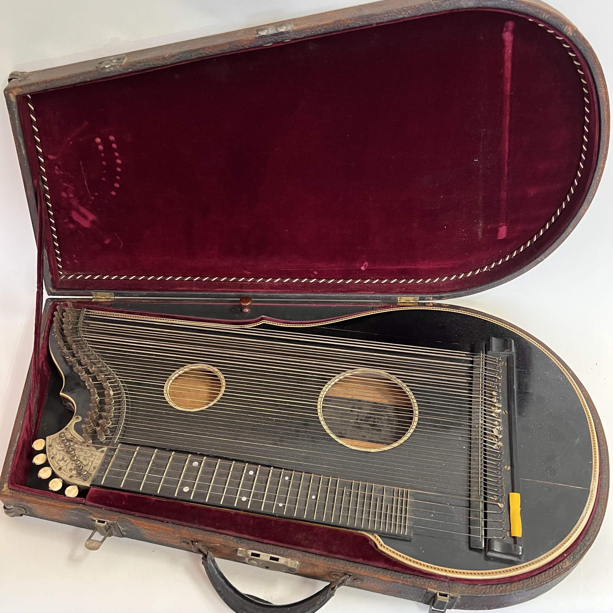 Luebeck Zither w/case Lake Geneva WIS. Vintage (used)