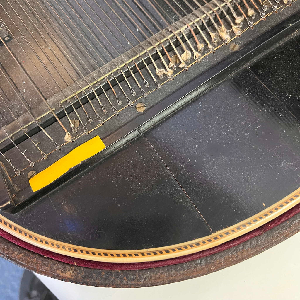Luebeck Zither w/case Lake Geneva WIS. Vintage (used)