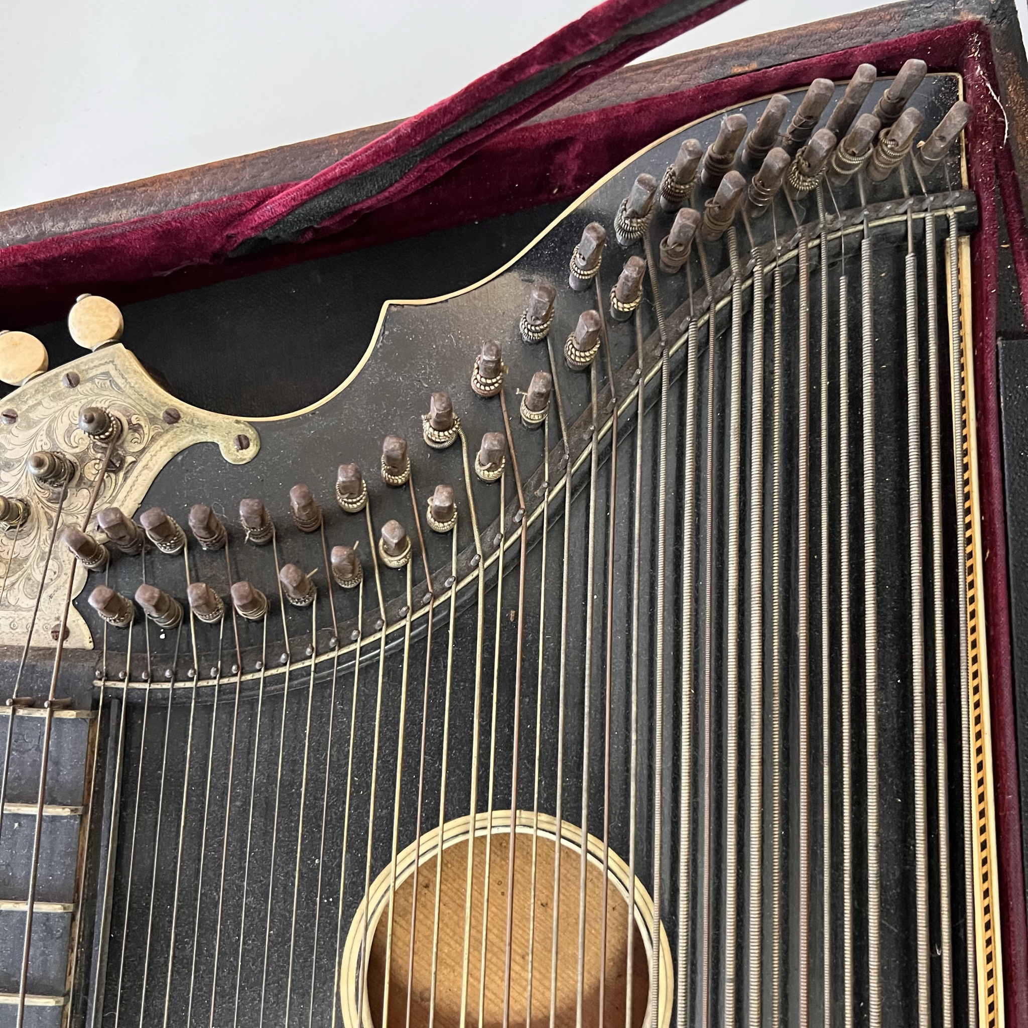 Luebeck Zither w/case Lake Geneva WIS. Vintage (used)