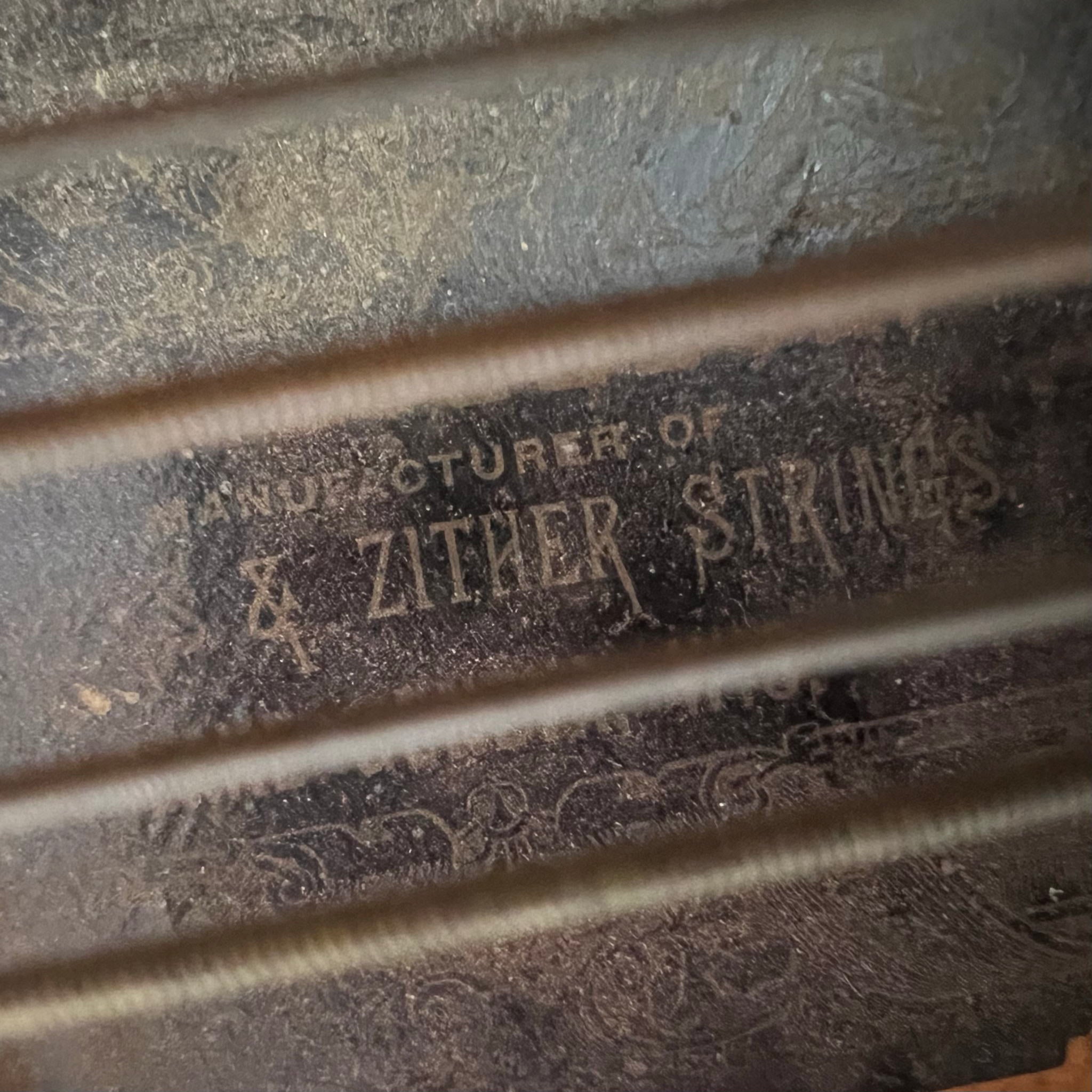 Luebeck Zither w/case Lake Geneva WIS. Vintage (used)