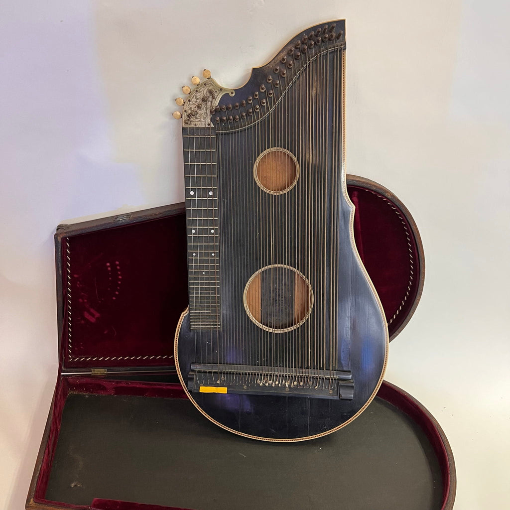 Luebeck Zither w/case Lake Geneva WIS. Vintage (used)