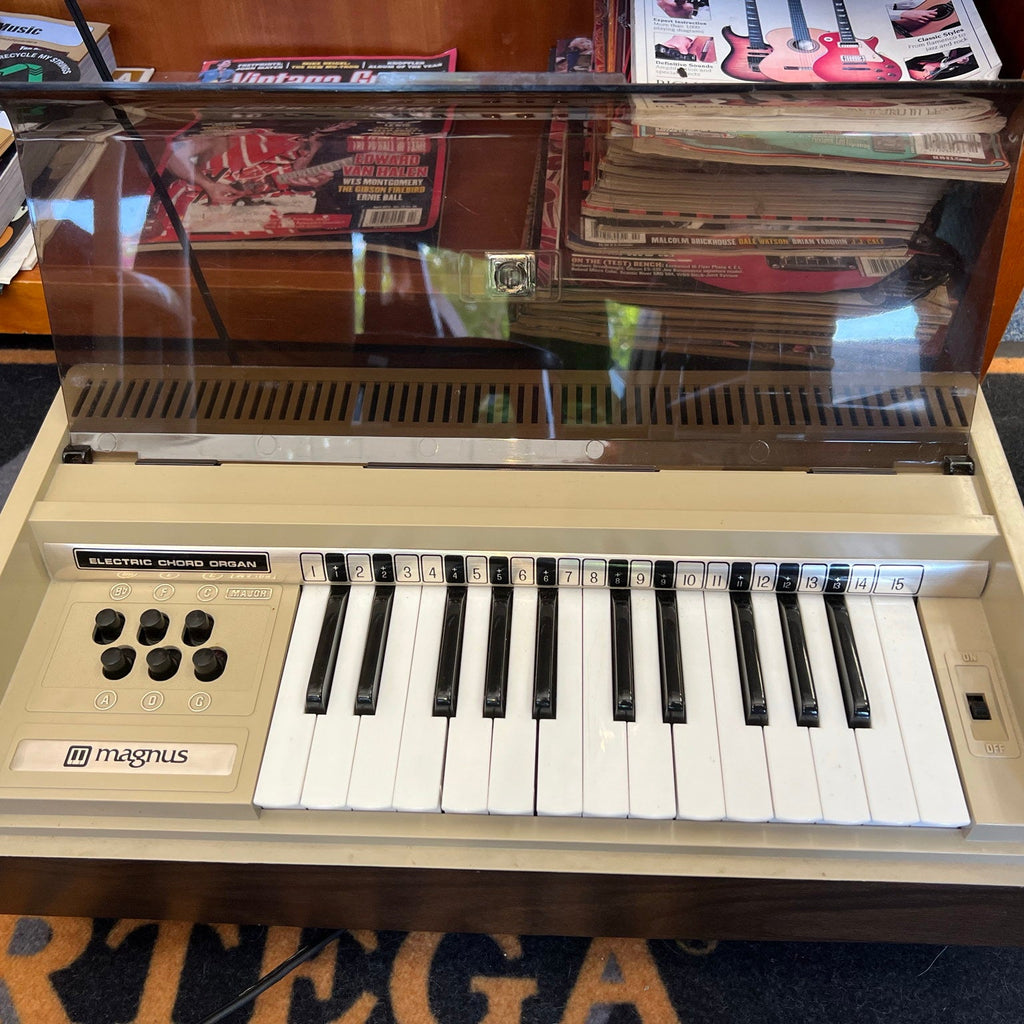 Magnus Portable Electric Chord Organ Vintage 1960s
