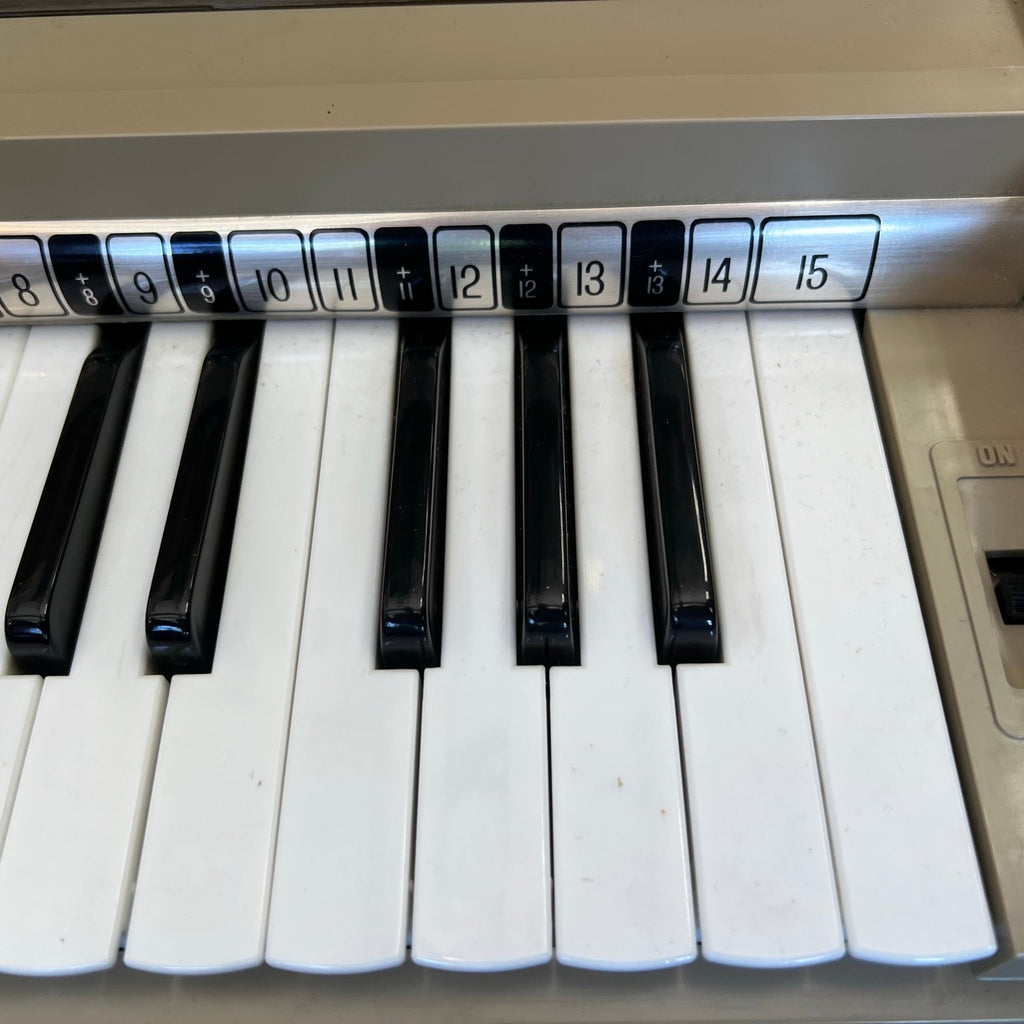 Magnus Portable Electric Chord Organ Vintage 1960s