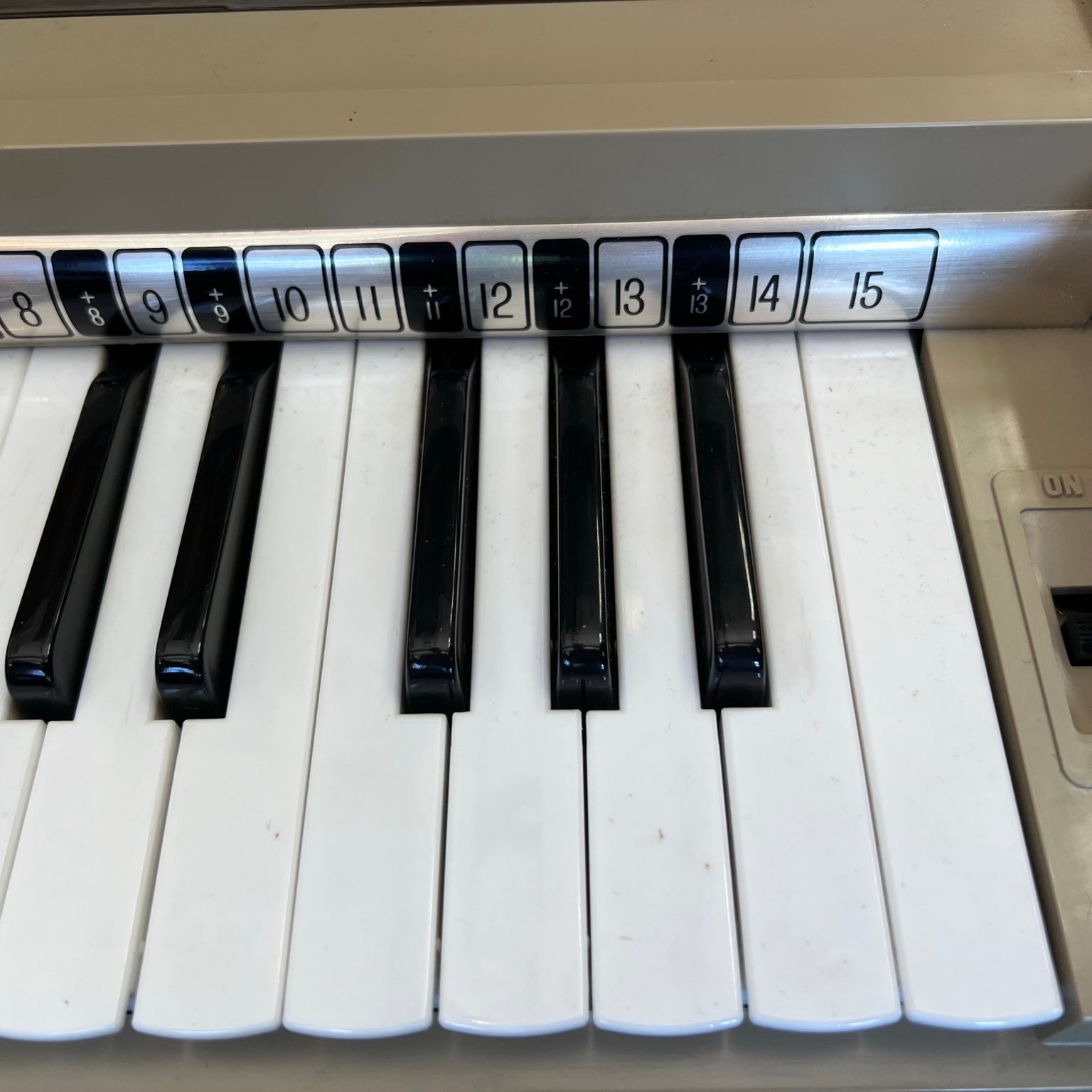 Magnus Portable Electric Chord Organ Vintage 1960s