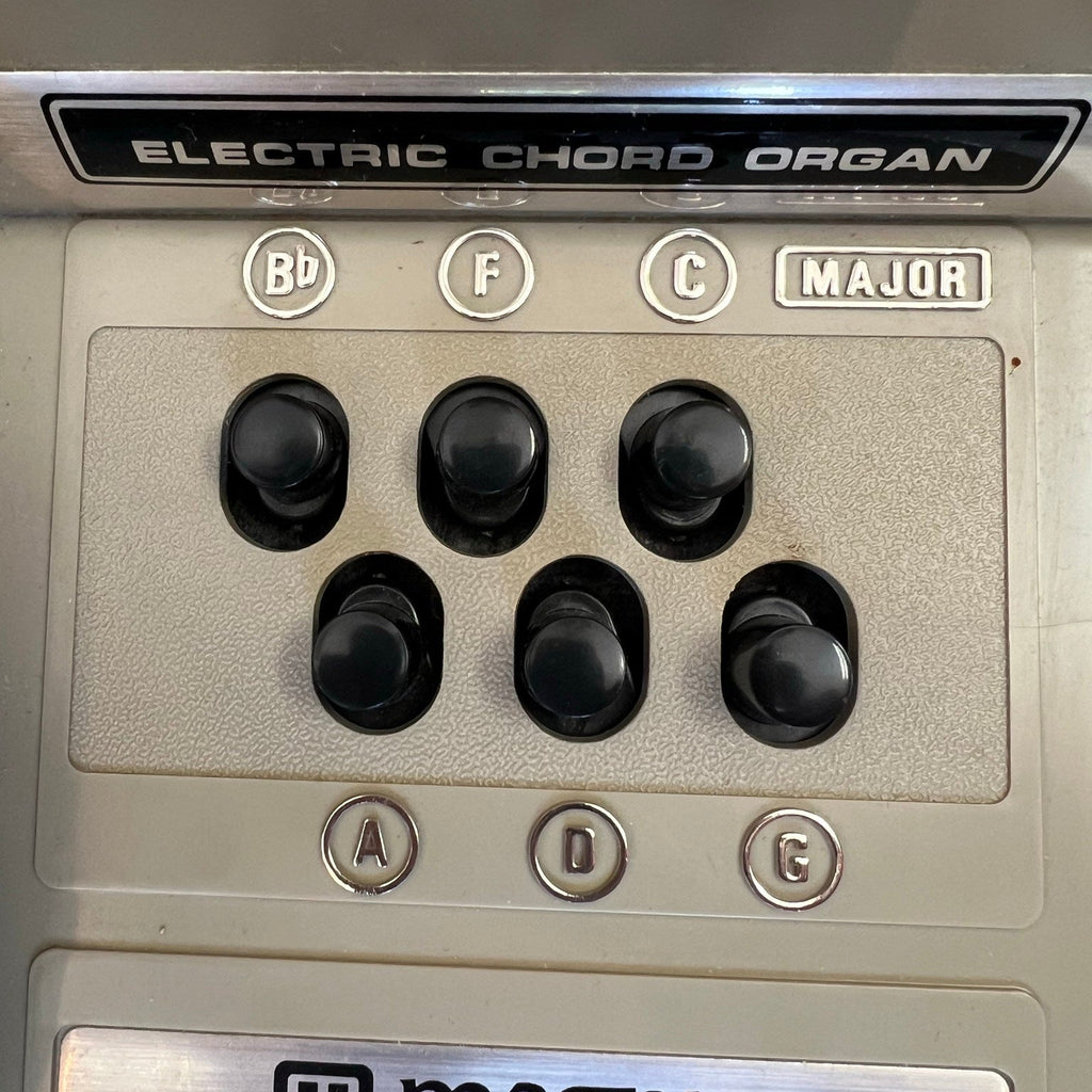 Magnus Portable Electric Chord Organ Vintage 1960s