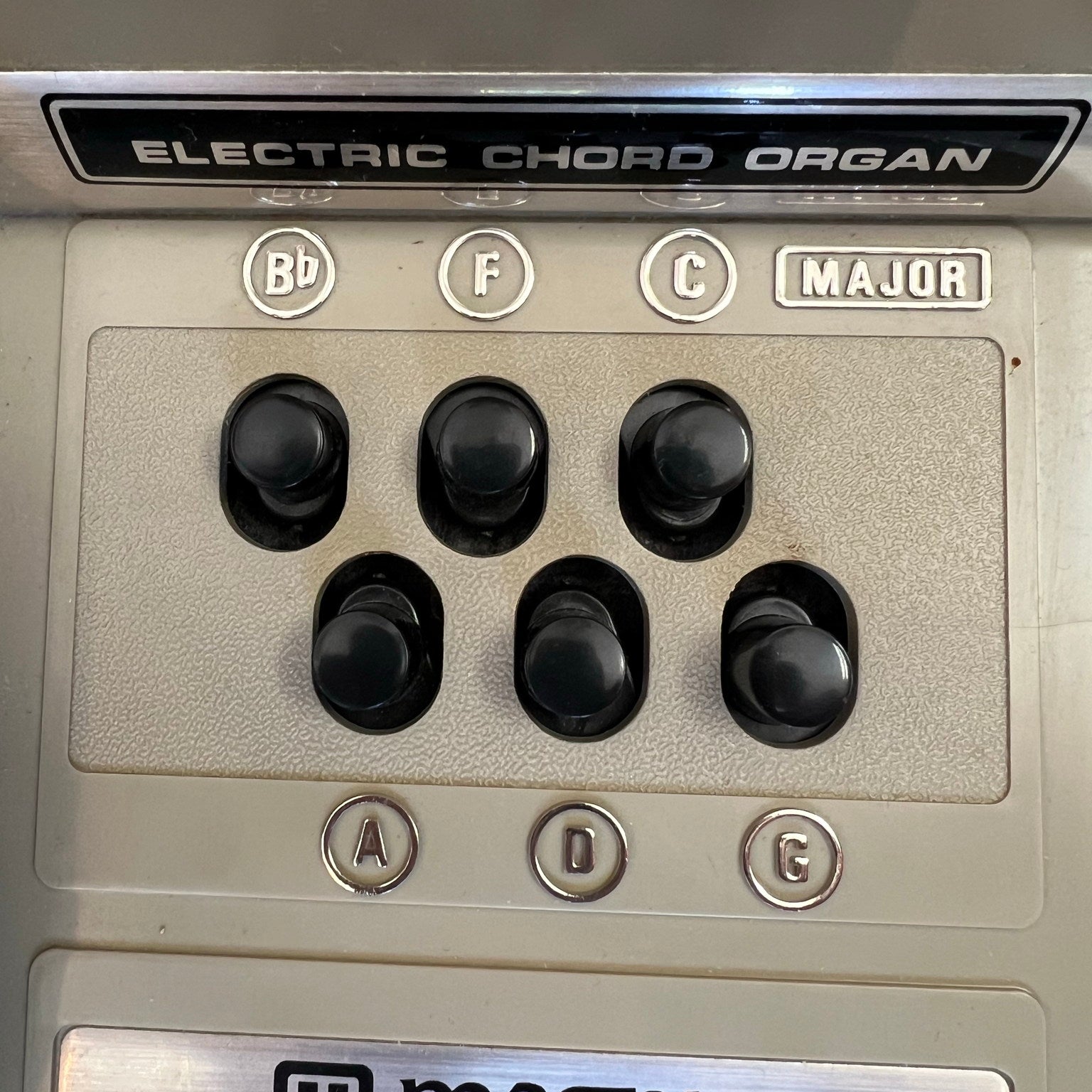 Magnus Portable Electric Chord Organ Vintage 1960s