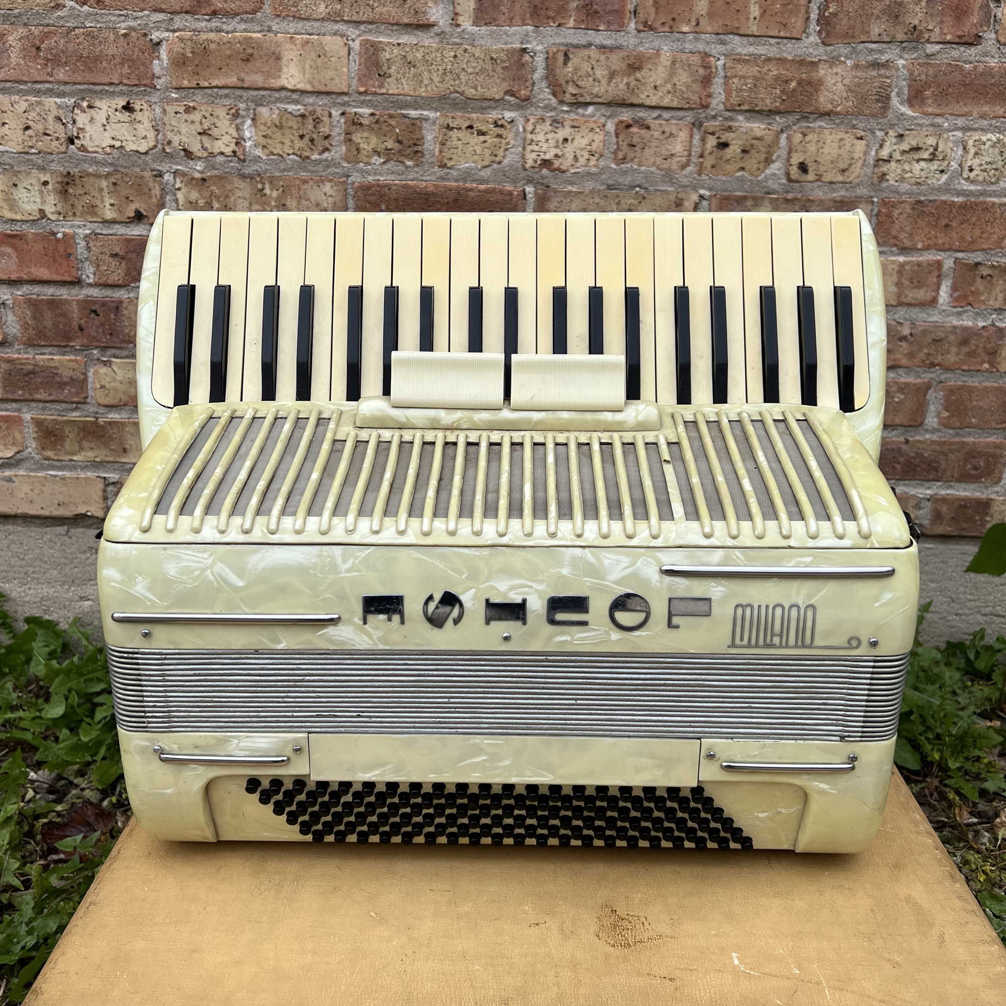Milano "Louise" Piano Accordion White 1950s