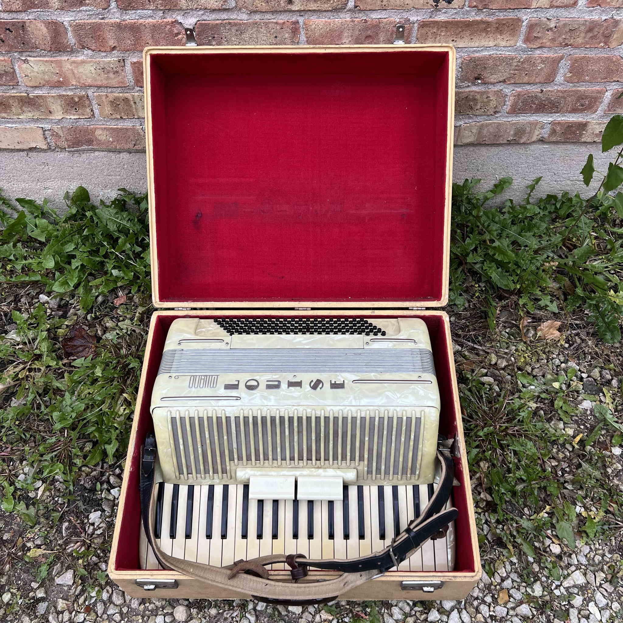 Milano "Louise" Piano Accordion White 1950s