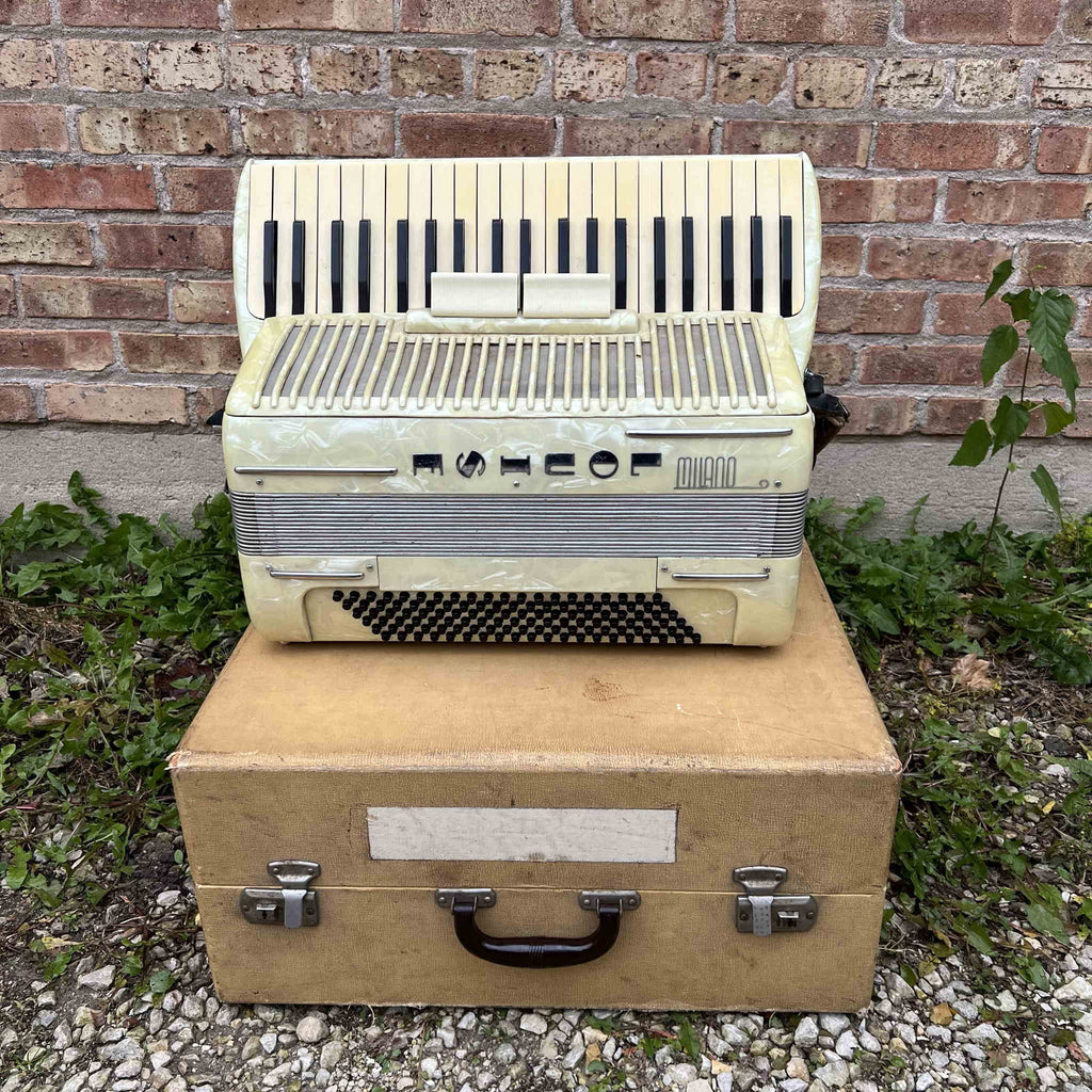 Milano "Louise" Piano Accordion White 1950s