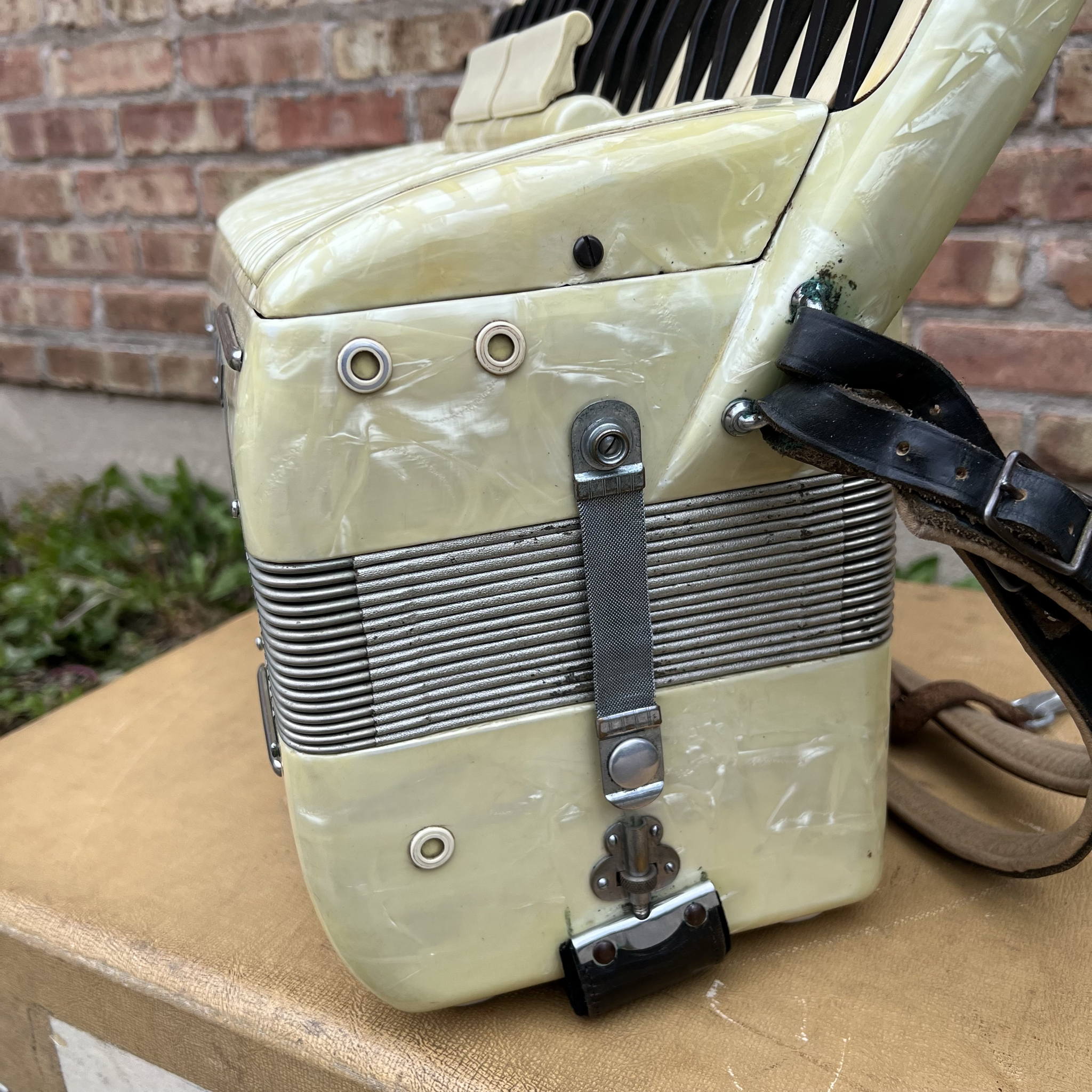 Milano "Louise" Piano Accordion White 1950s