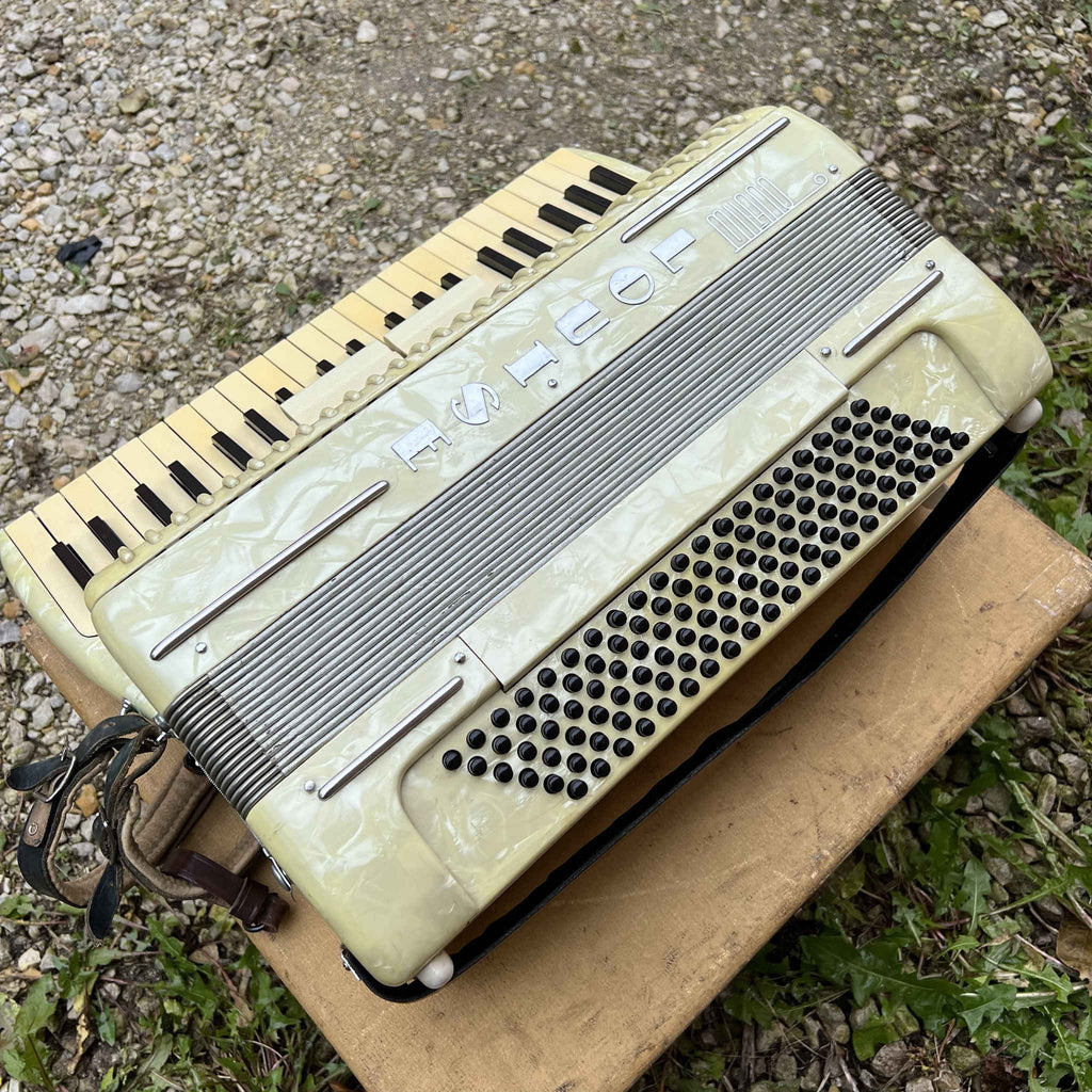 Milano "Louise" Piano Accordion White 1950s