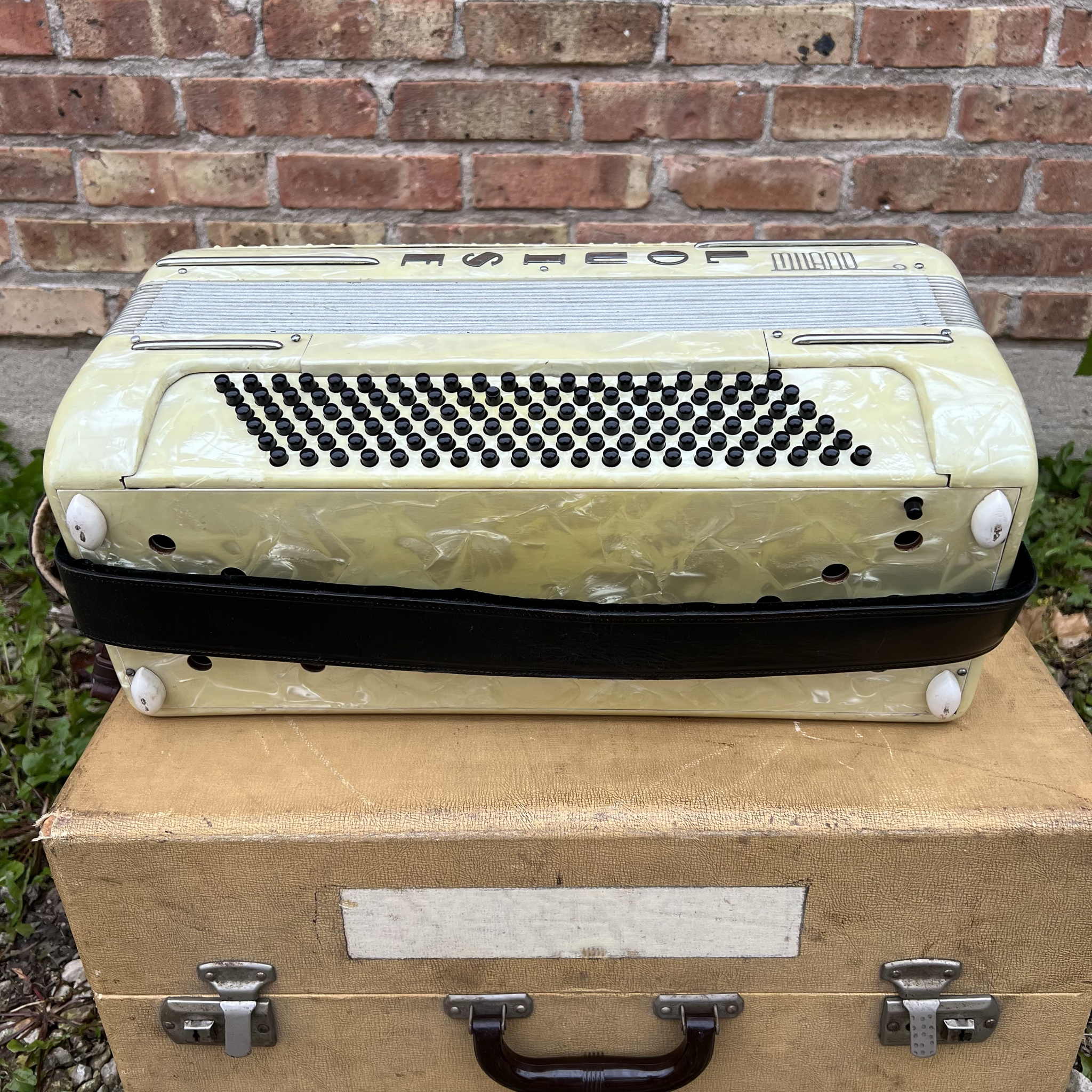 Milano "Louise" Piano Accordion White 1950s