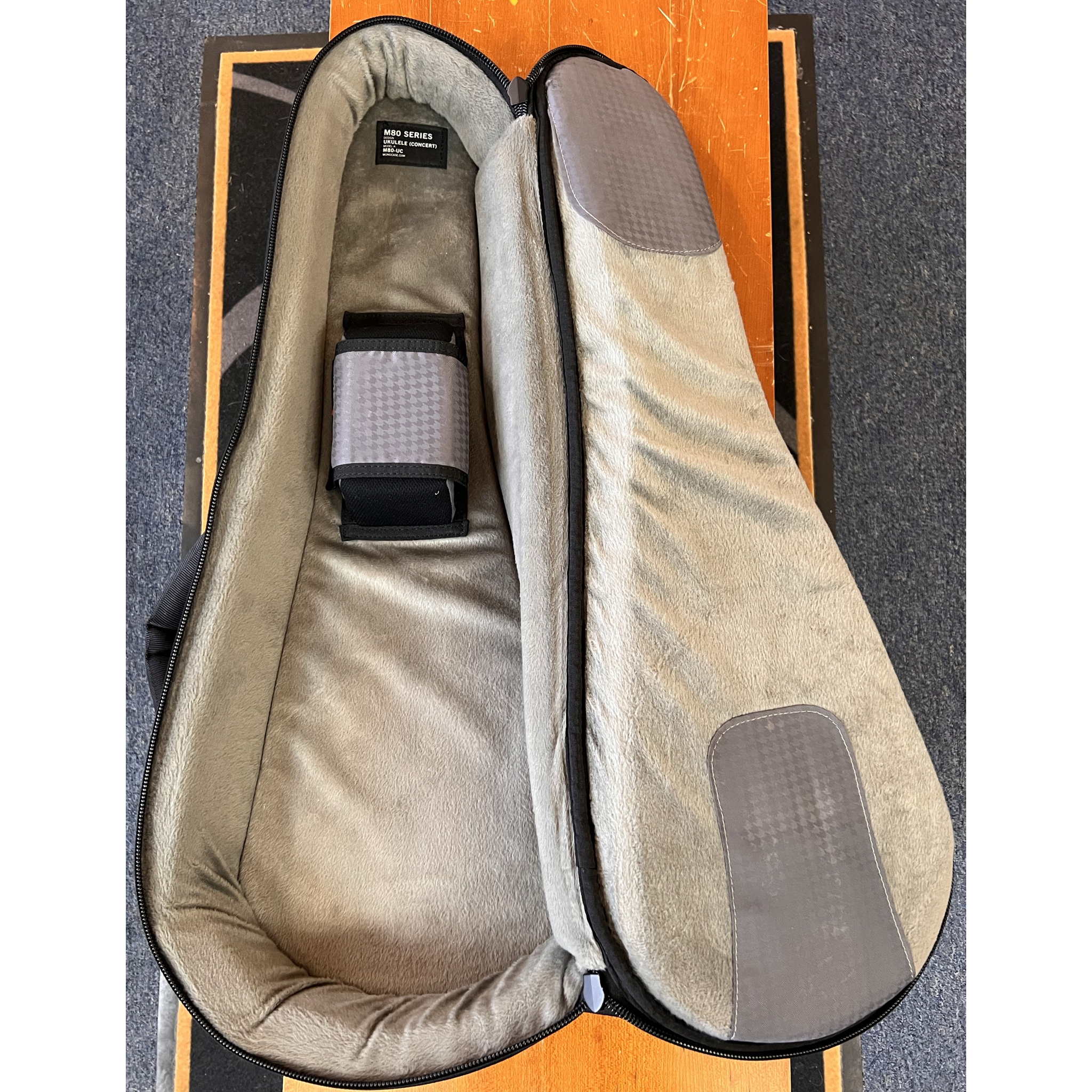 Mono Cases M80 M80-UC-BLK Concert Ukulele Case
(used)