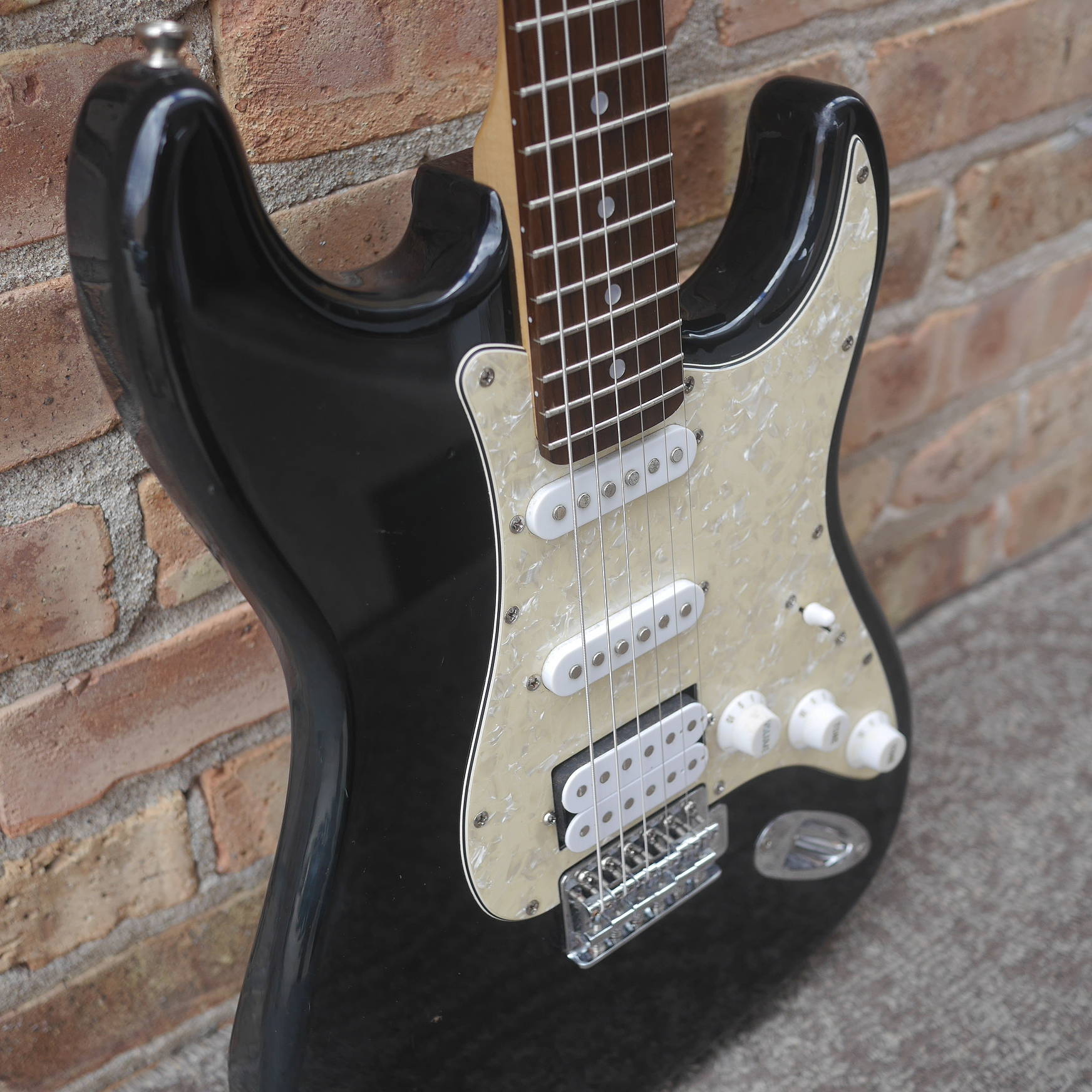 Orange Electric Guitar Black (used)