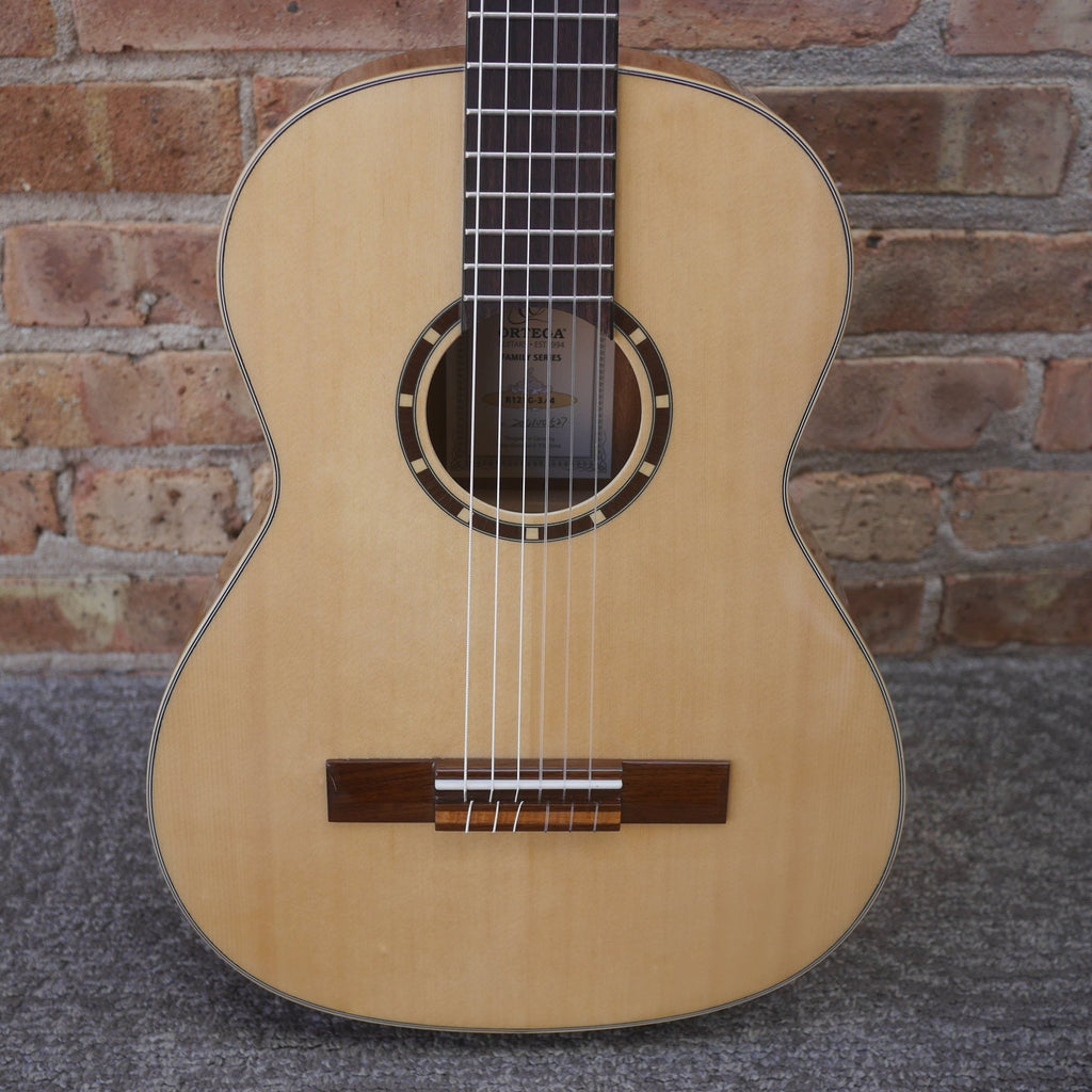 Ortega Family Series R121G-3/4 Classical Guitar Gloss Natural 3/4 Size